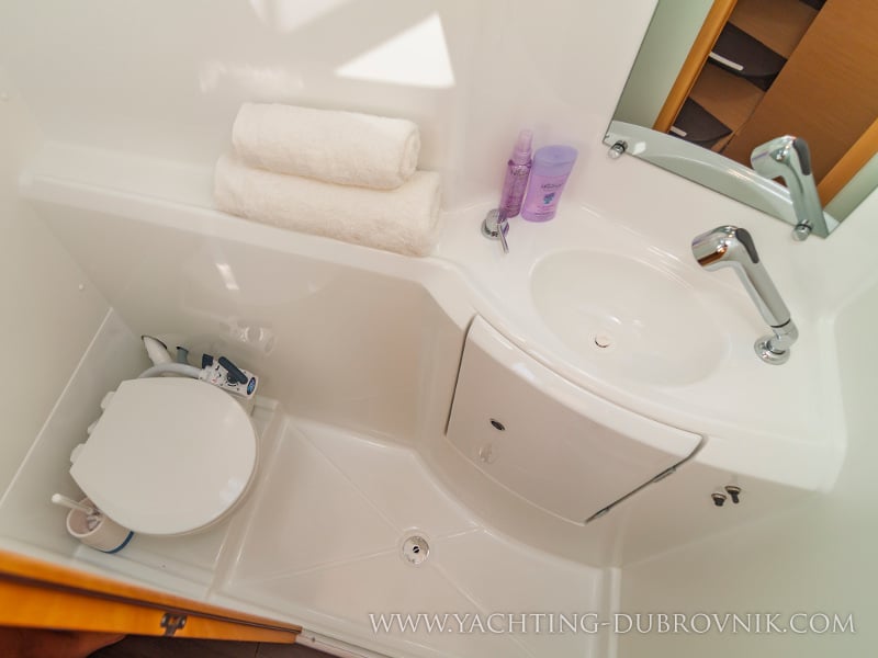 Gratia - Catamaran in Komolac