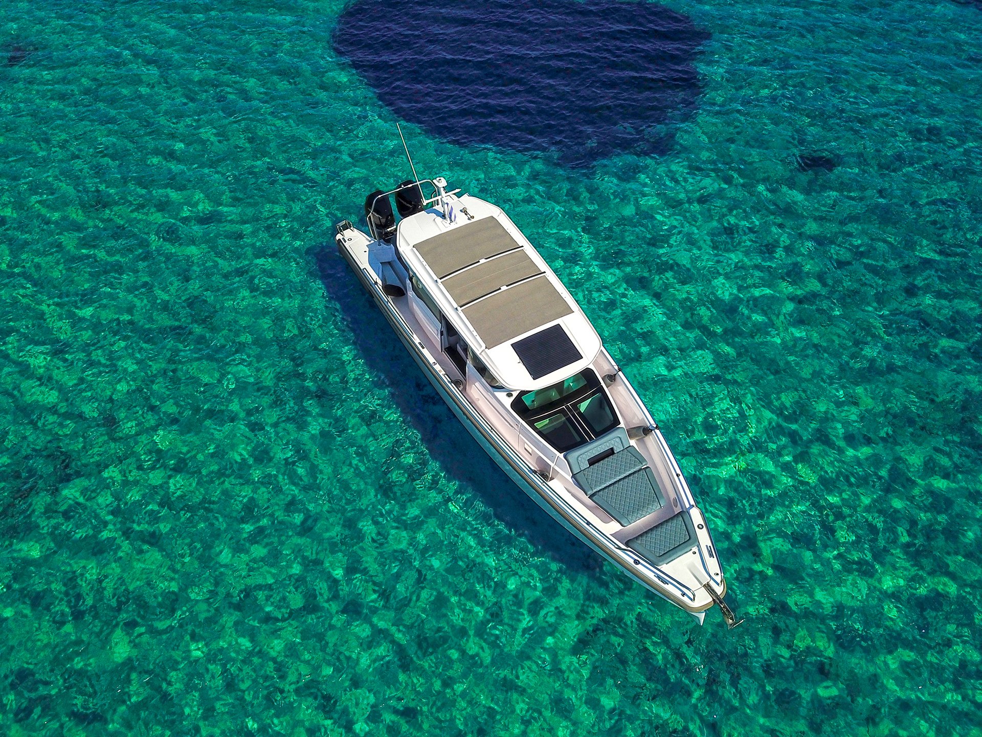 EVA II - Motor Yacht in Pireas