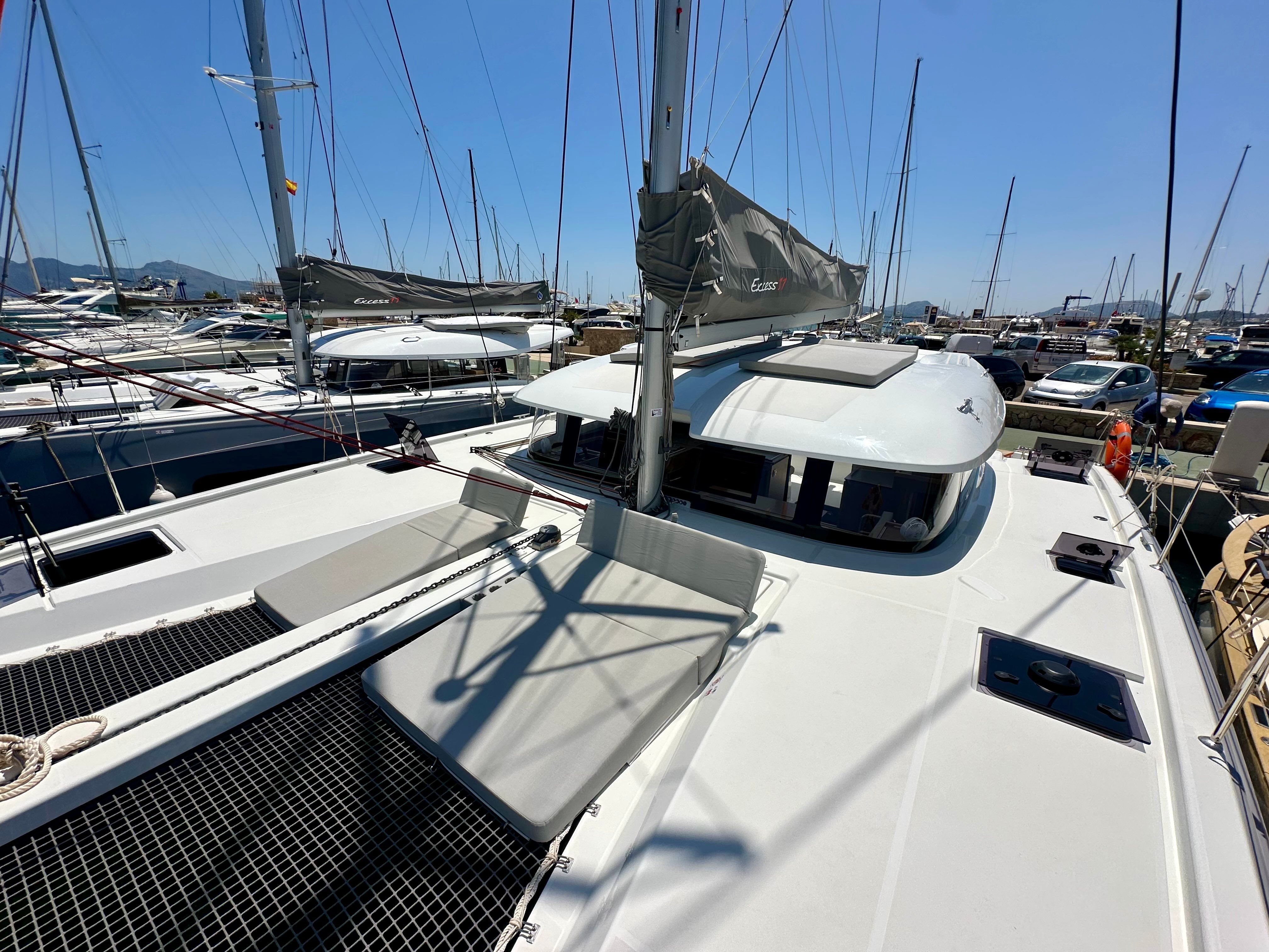 KAZBEGI - Catamaran in Port De Pollença