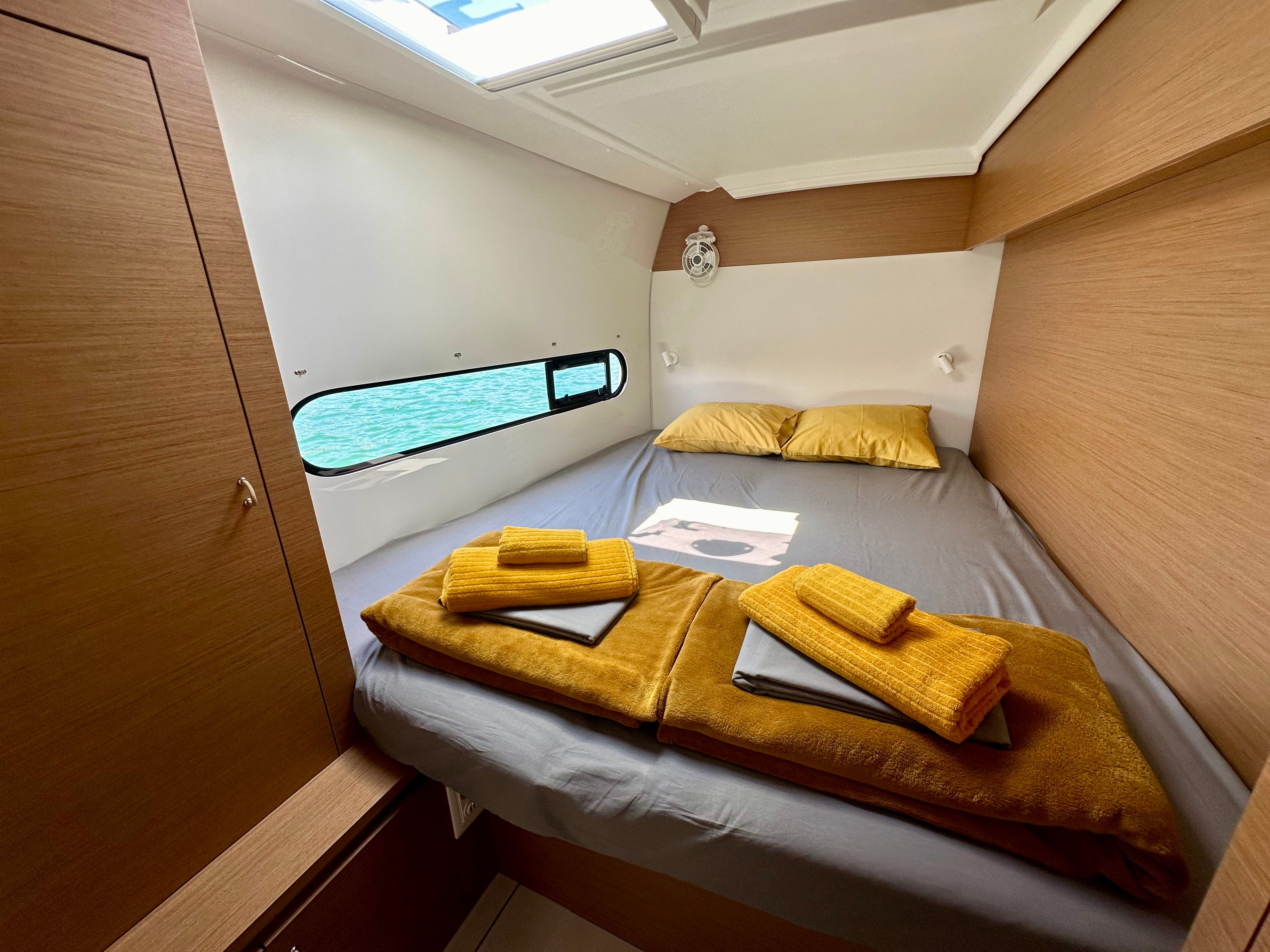 KAZBEGI - Catamaran in Port De Pollença