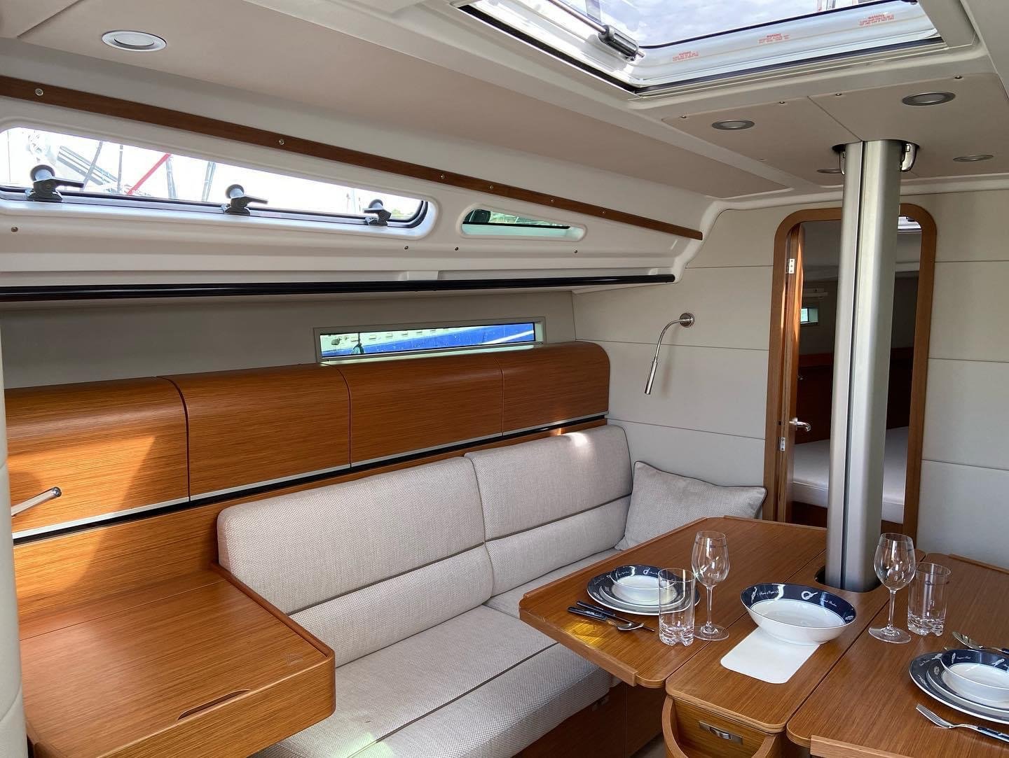 Blue Eye - Sailboat in Jezera