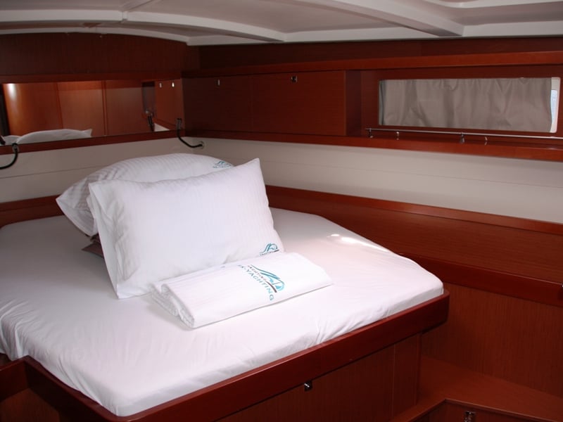 Tonic - Yelkenli içinde Adaköy