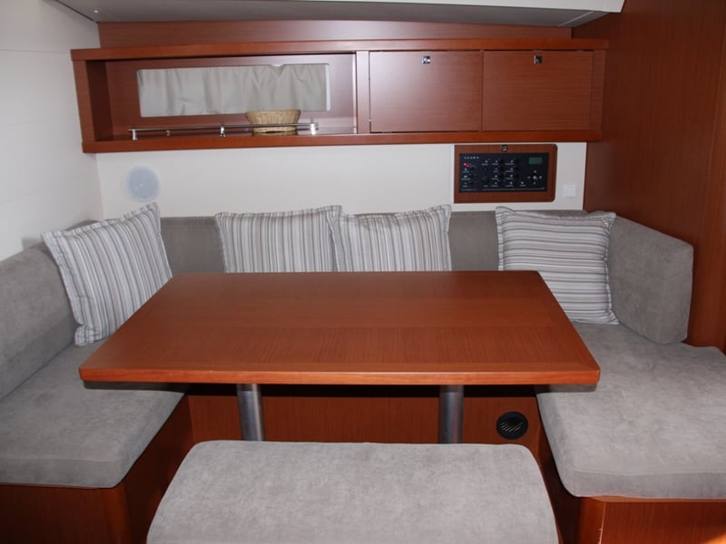 Tonic - Yelkenli içinde Adaköy