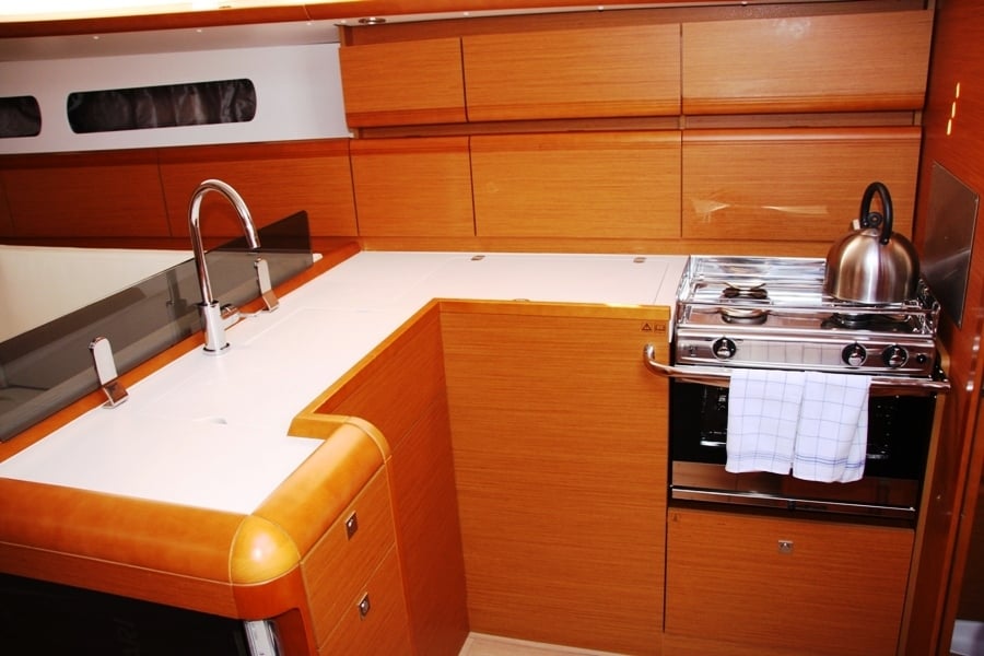 Code - Yelkenli içinde Adaköy