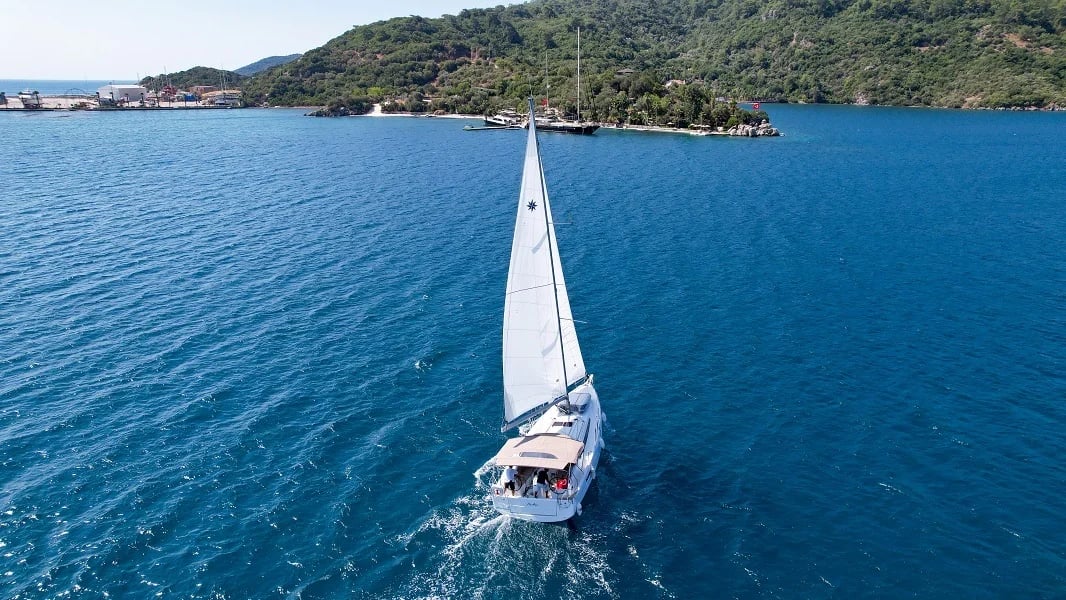 Sky Asya - Sailboat in Adaköy