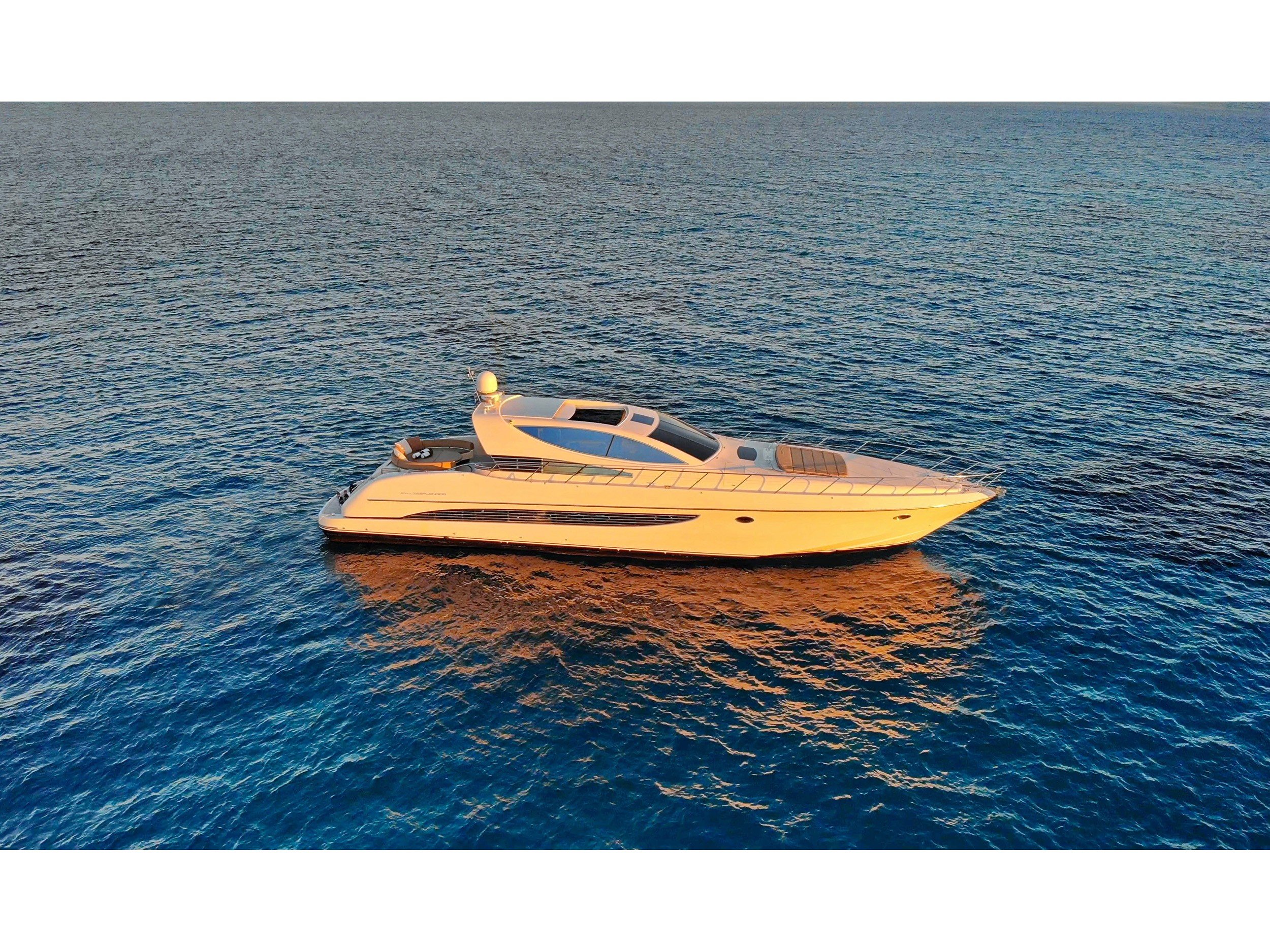 Sea U - Motor Yacht in Alimos