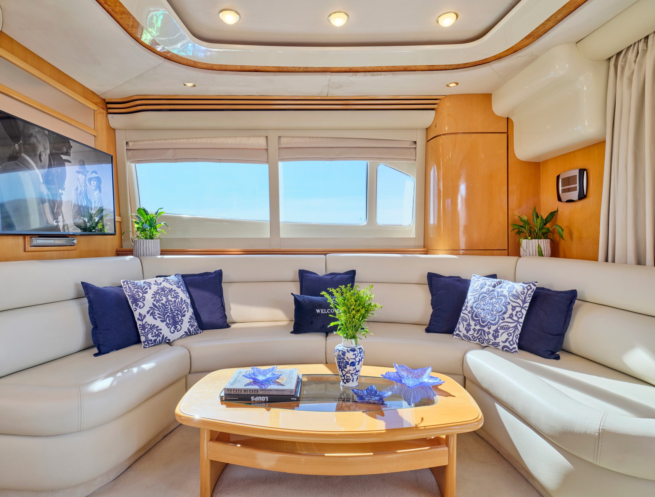 Lady L - Motor Yat içinde Alimos