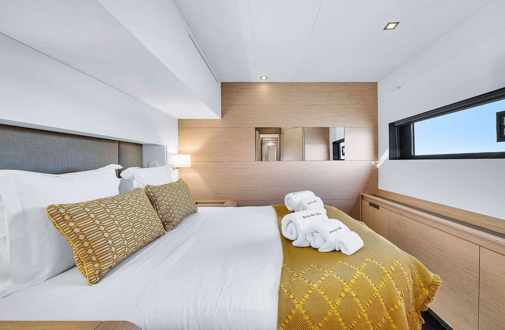 NEOW - Catamaran in Cannes