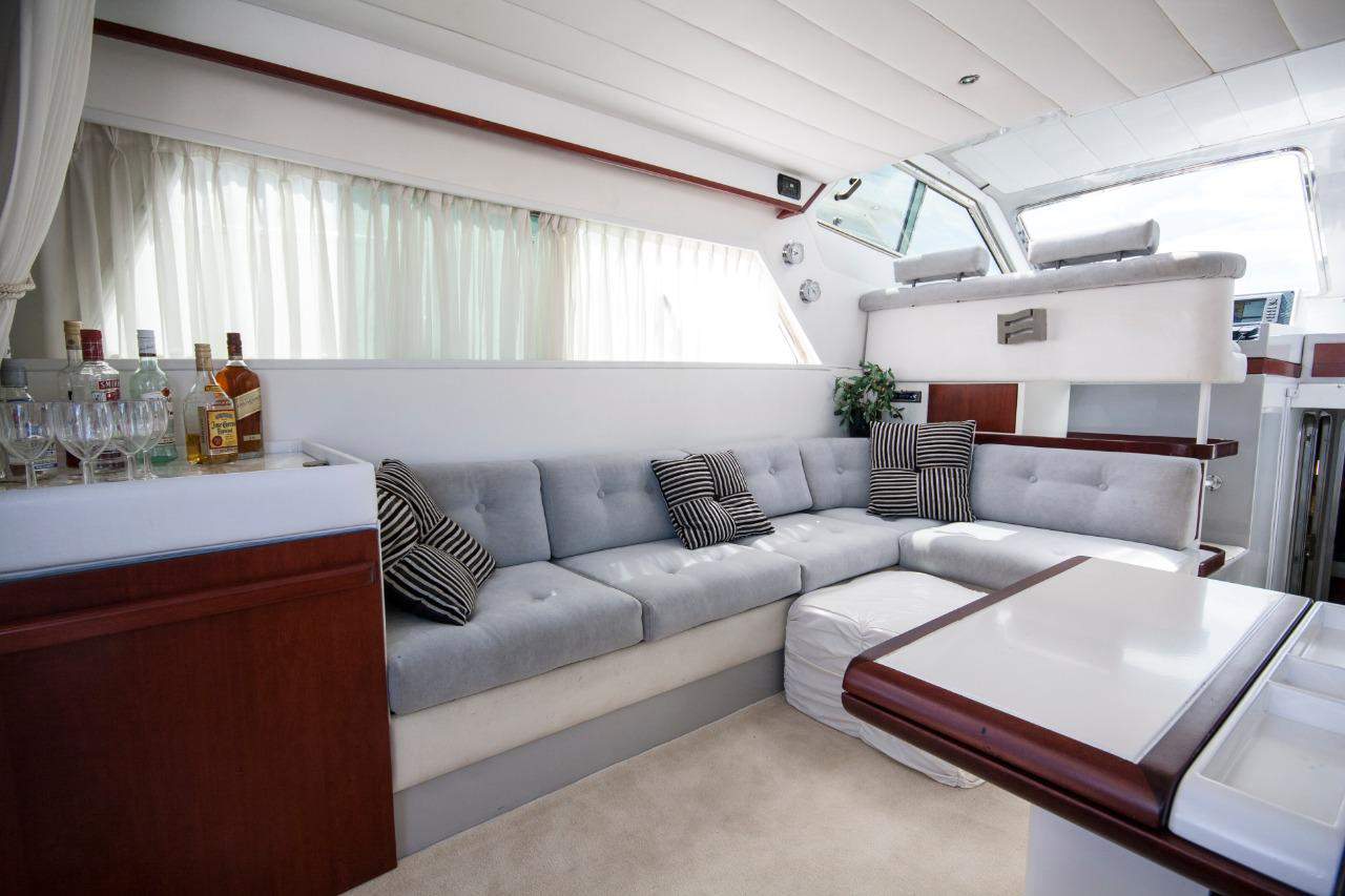 Ferretti 47 - Motor Yacht in Mikonos