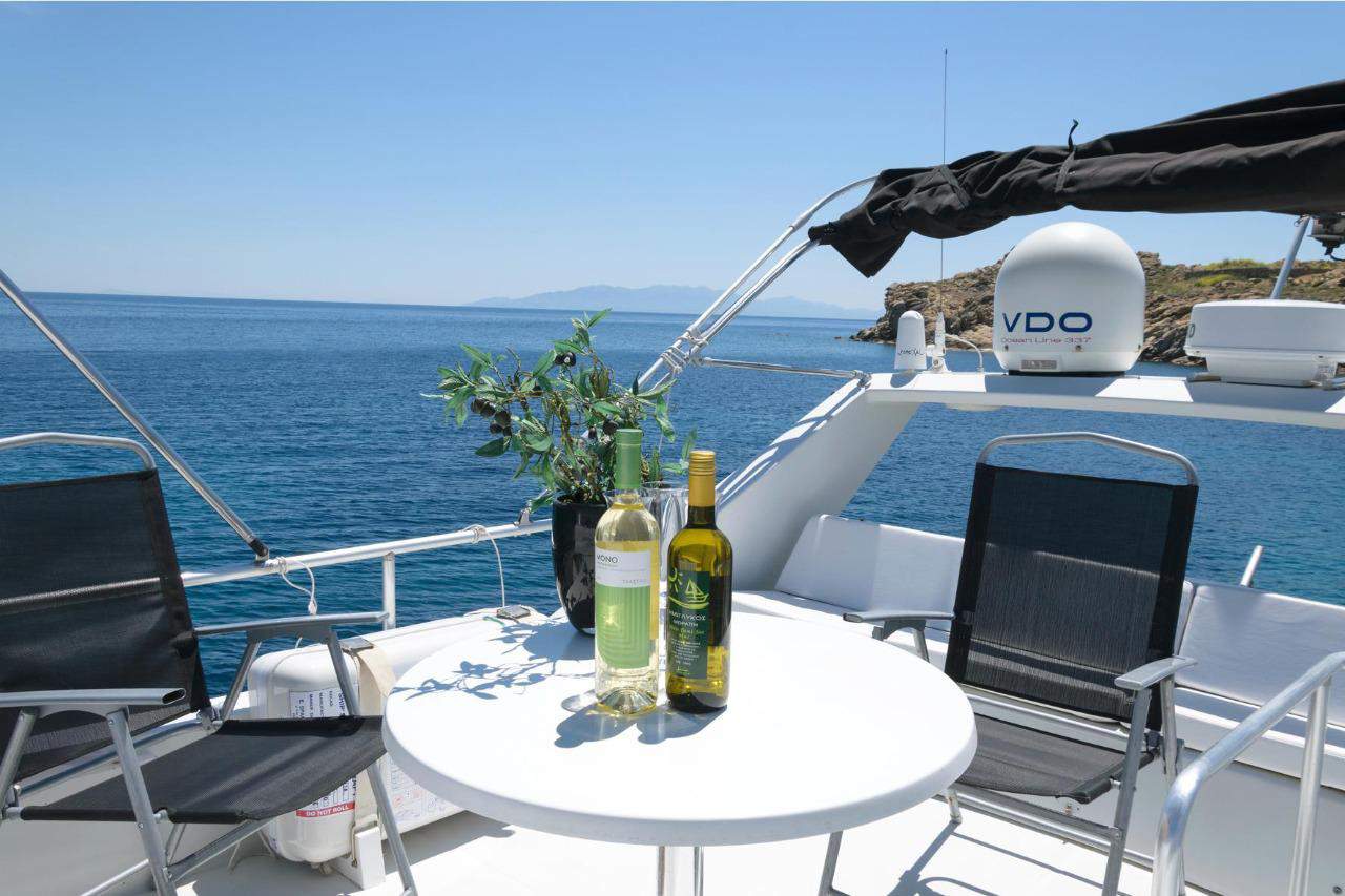Ferretti 47 - Motor Yacht in Mikonos