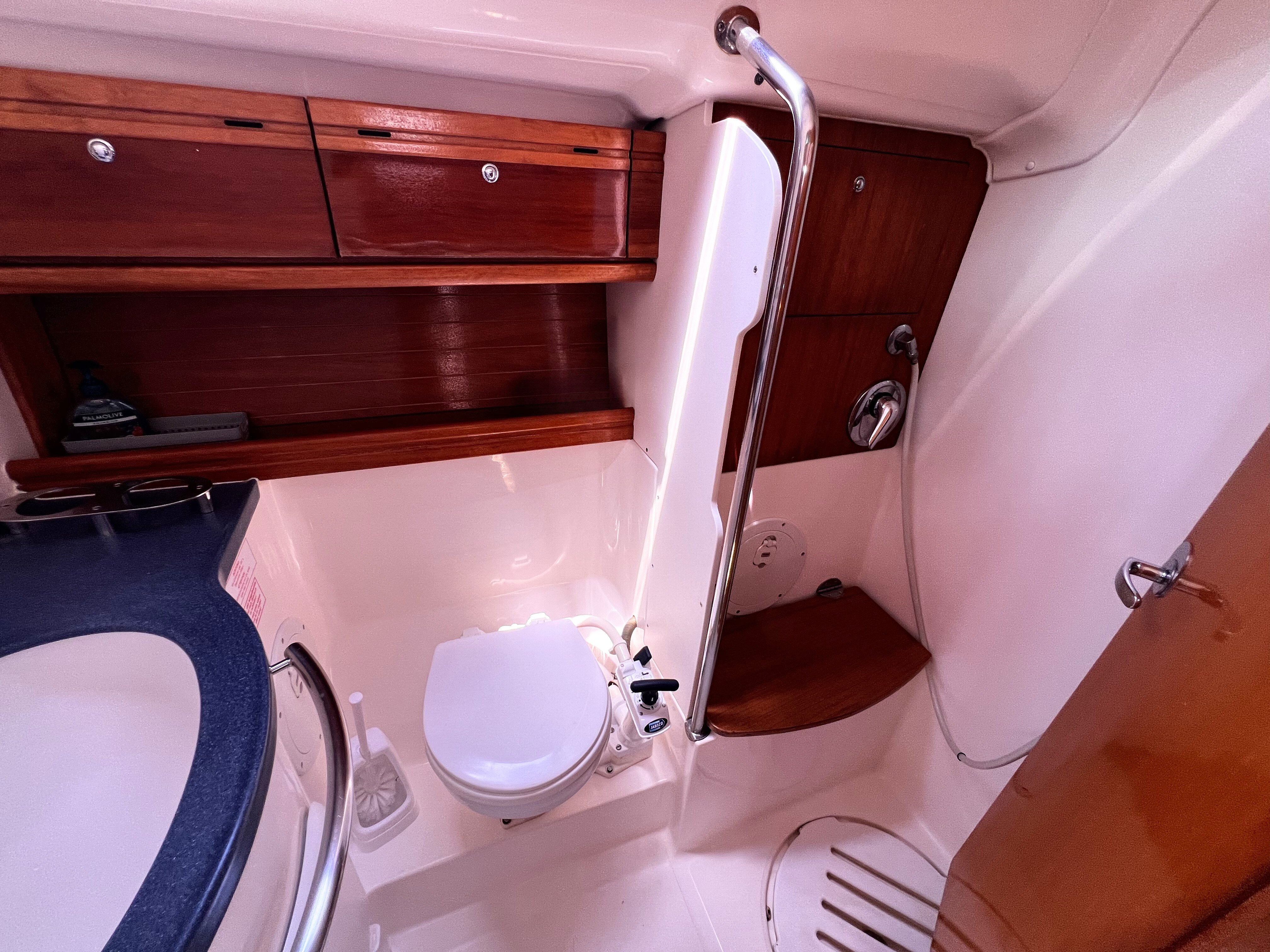 IONA - Sailboat in Vlicho