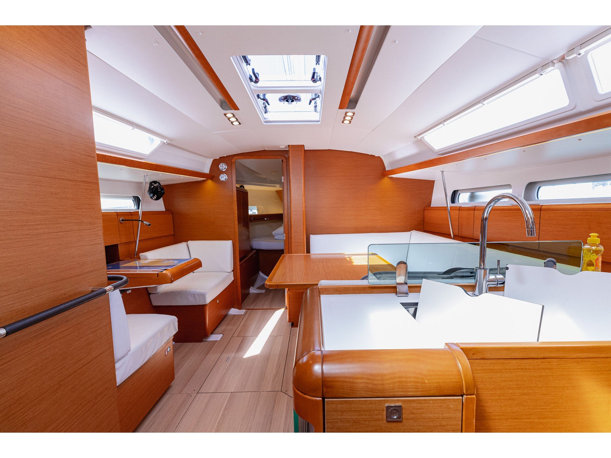 Sicc - Yelkenli içinde Kaštel Gomilica