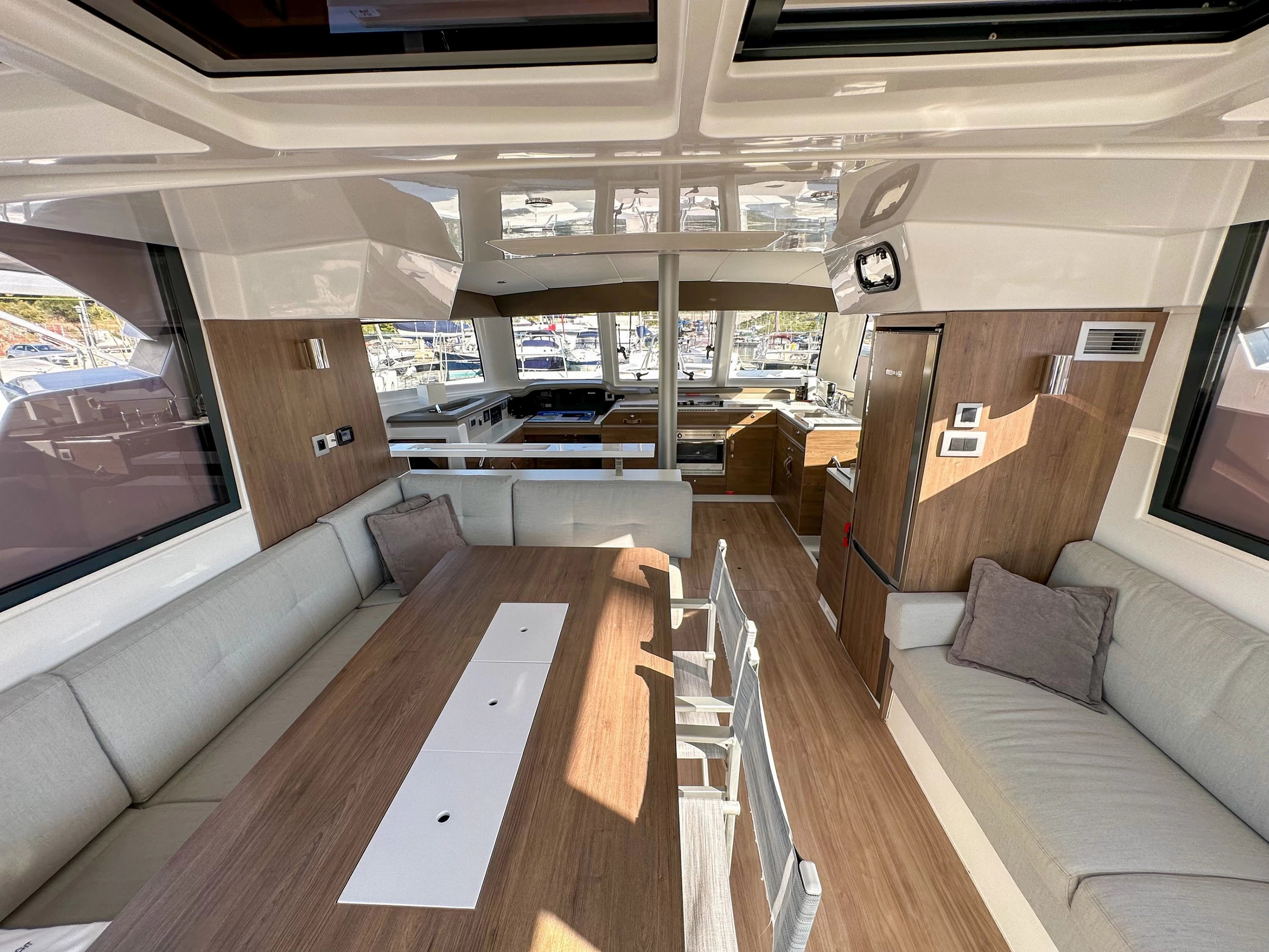 Amon Re - Catamaran in Kaštel Gomilica