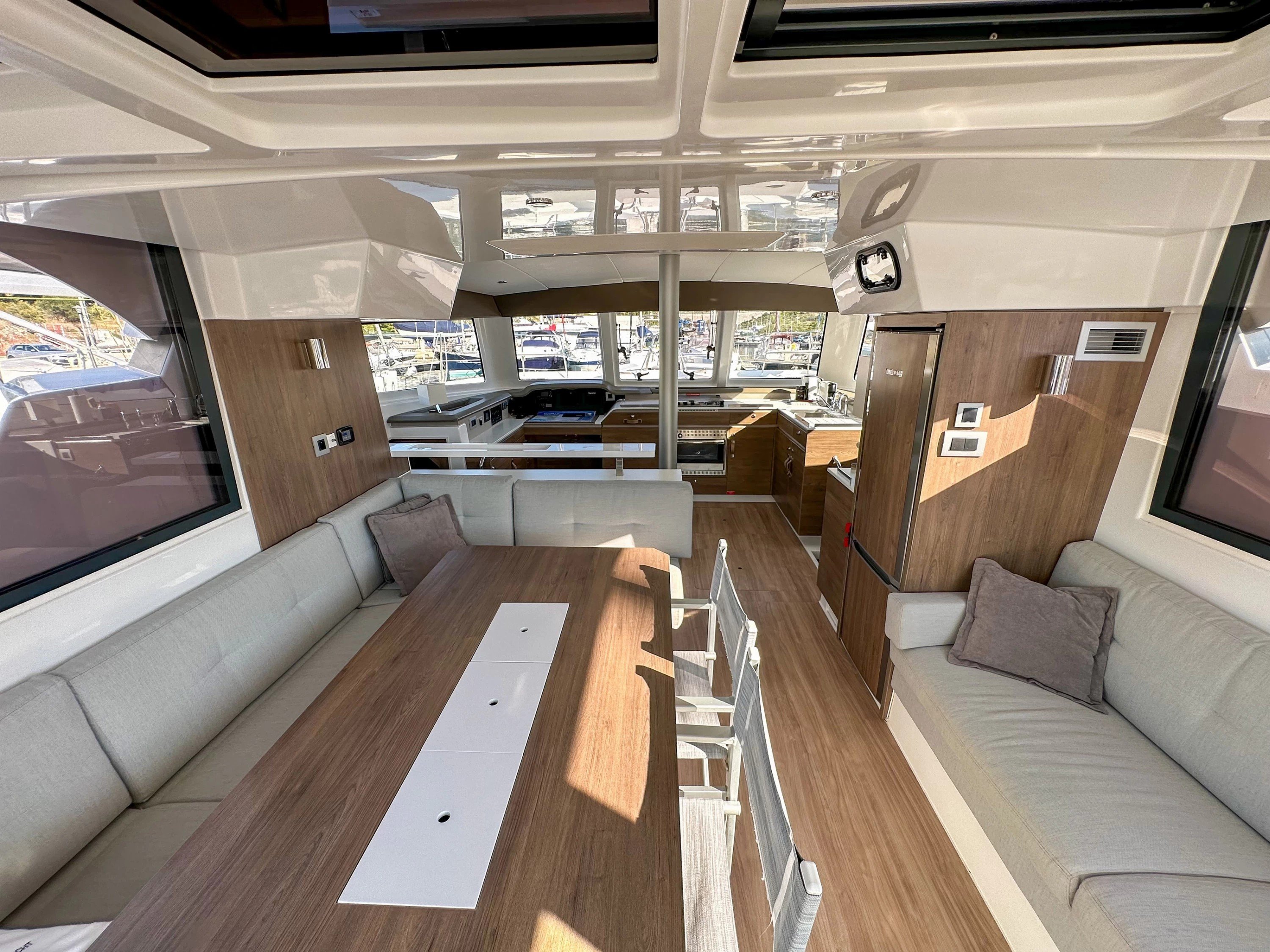 Amon Re - Catamaran in Kaštel Gomilica