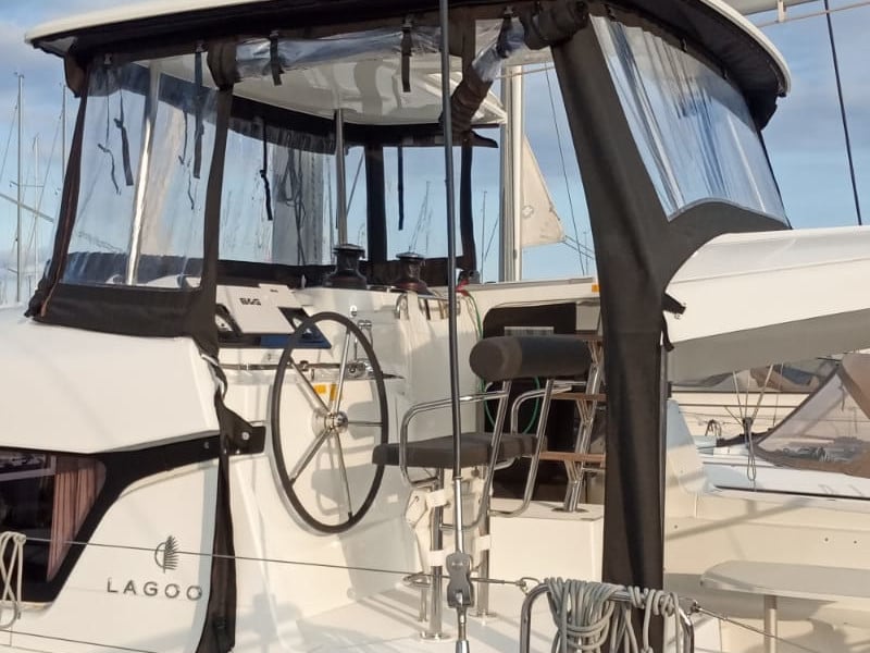 Memi - Catamaran in Palermo