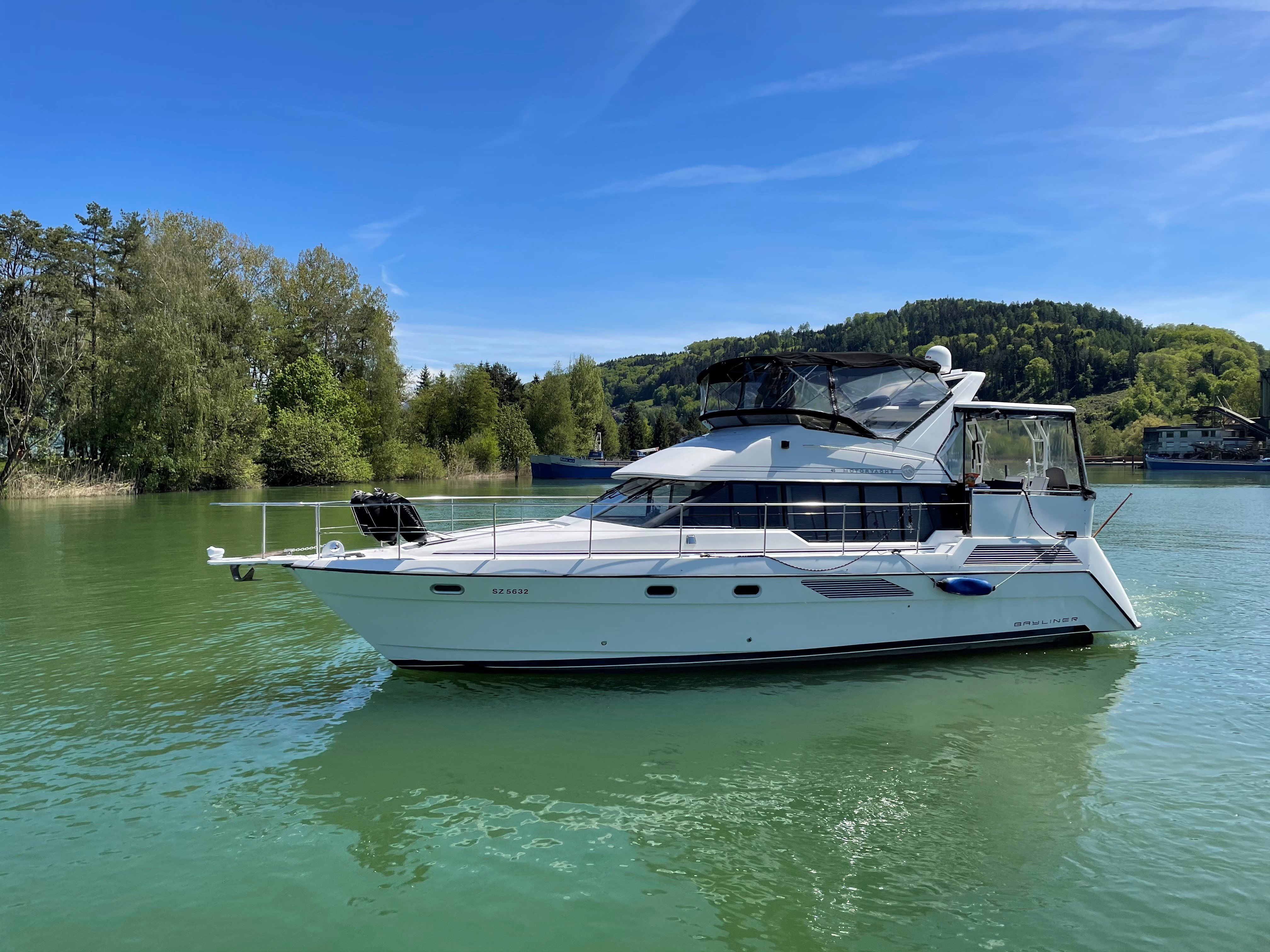 Alexandra - Motor Yacht in Rapperswil-Jona