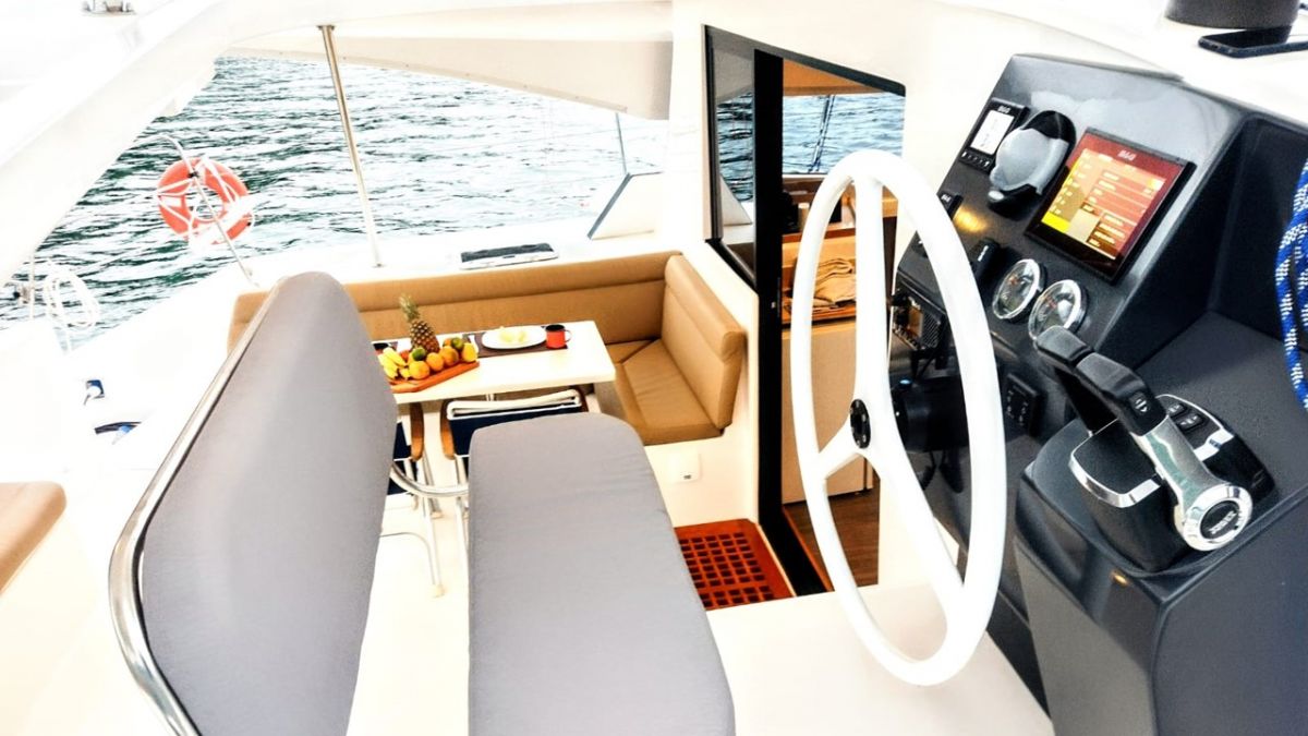 Kanhka - Catamaran in Paraty