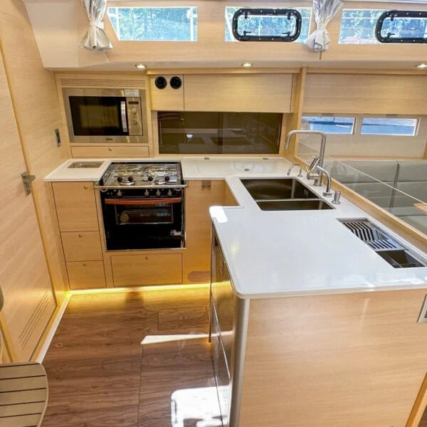 TUTO PASSA - Sailboat in Paraty