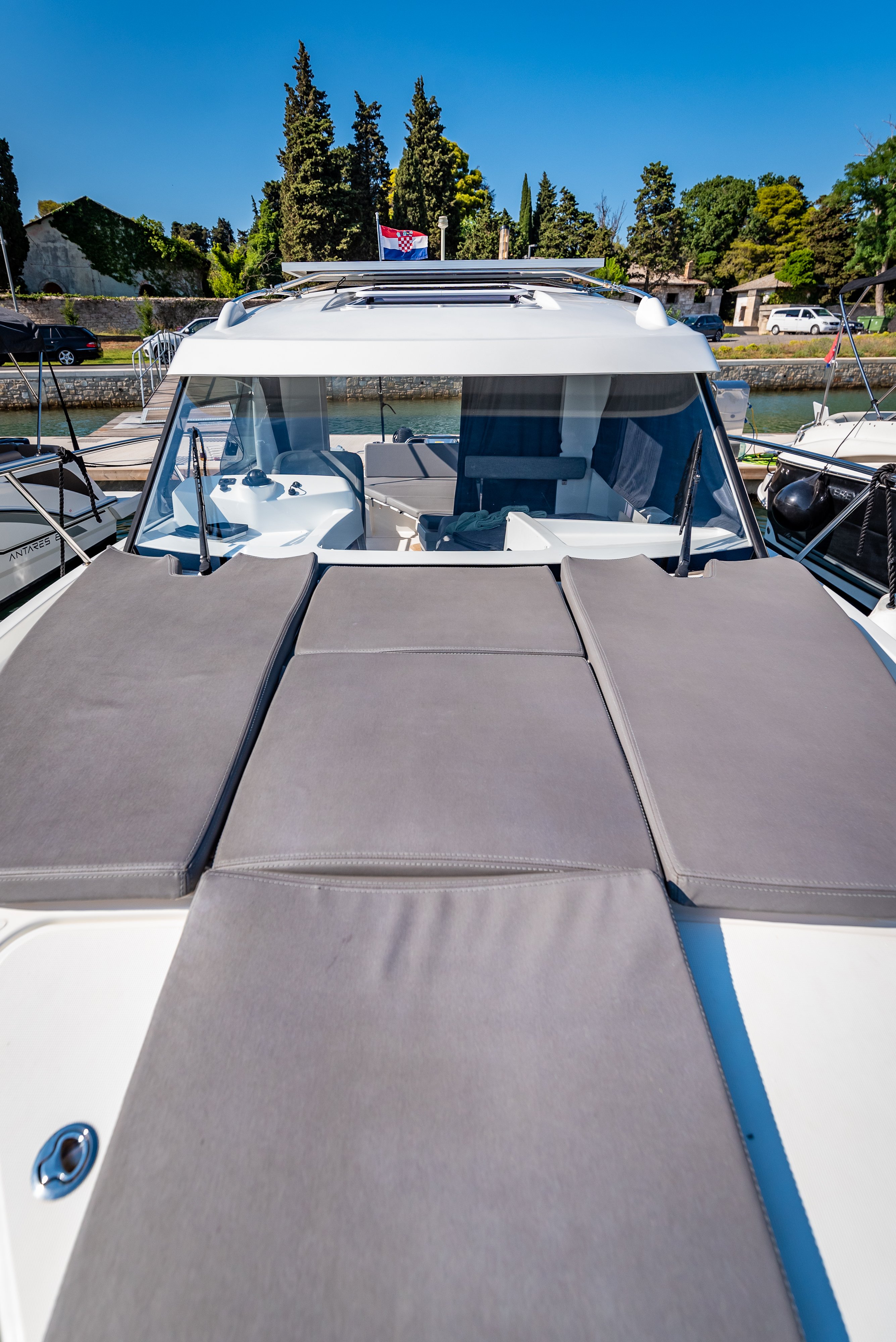 Lilli - Motor Yat içinde Pula