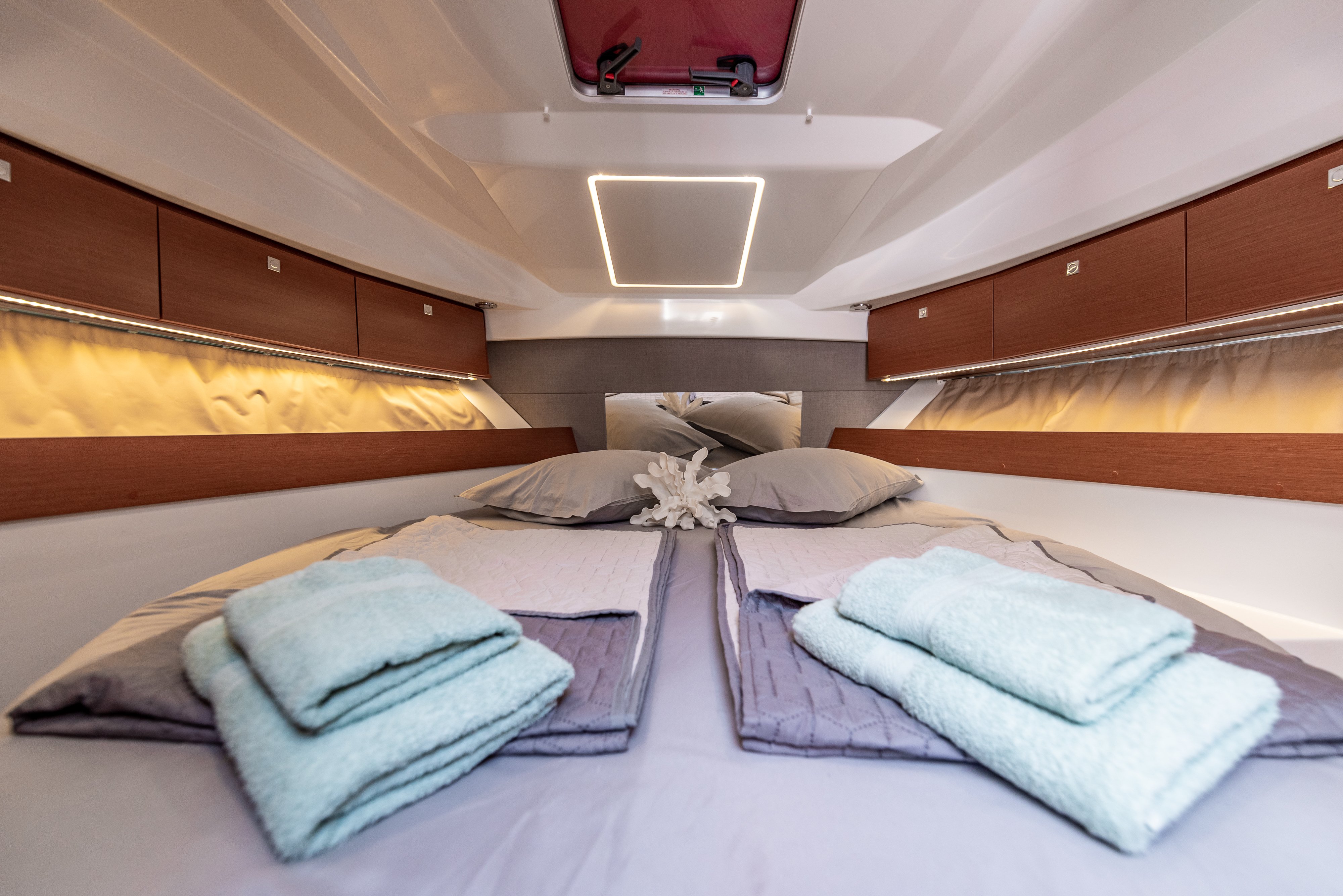 Leonie - Motor Yat içinde Pula