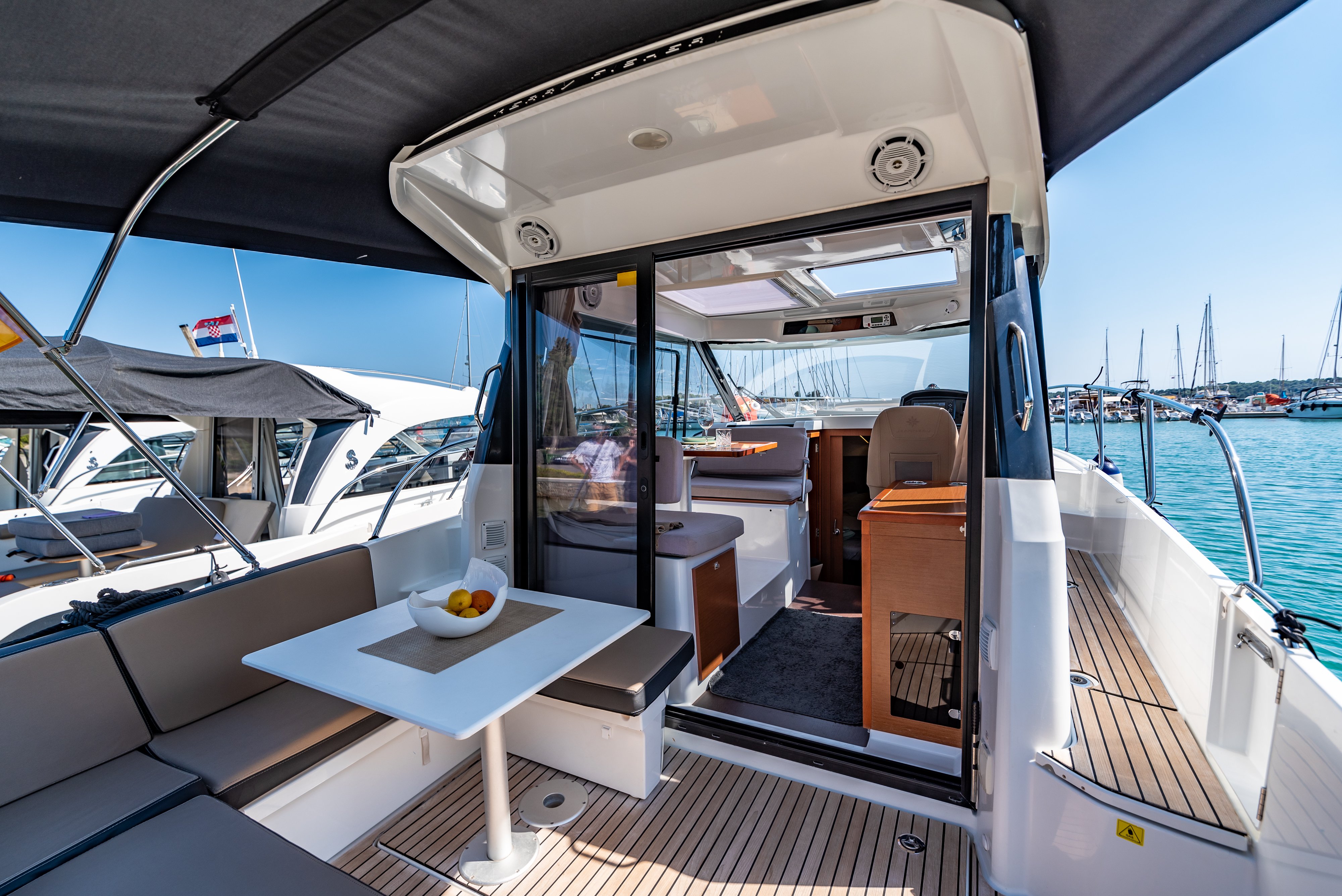 Leonie - Motor Yat içinde Pula