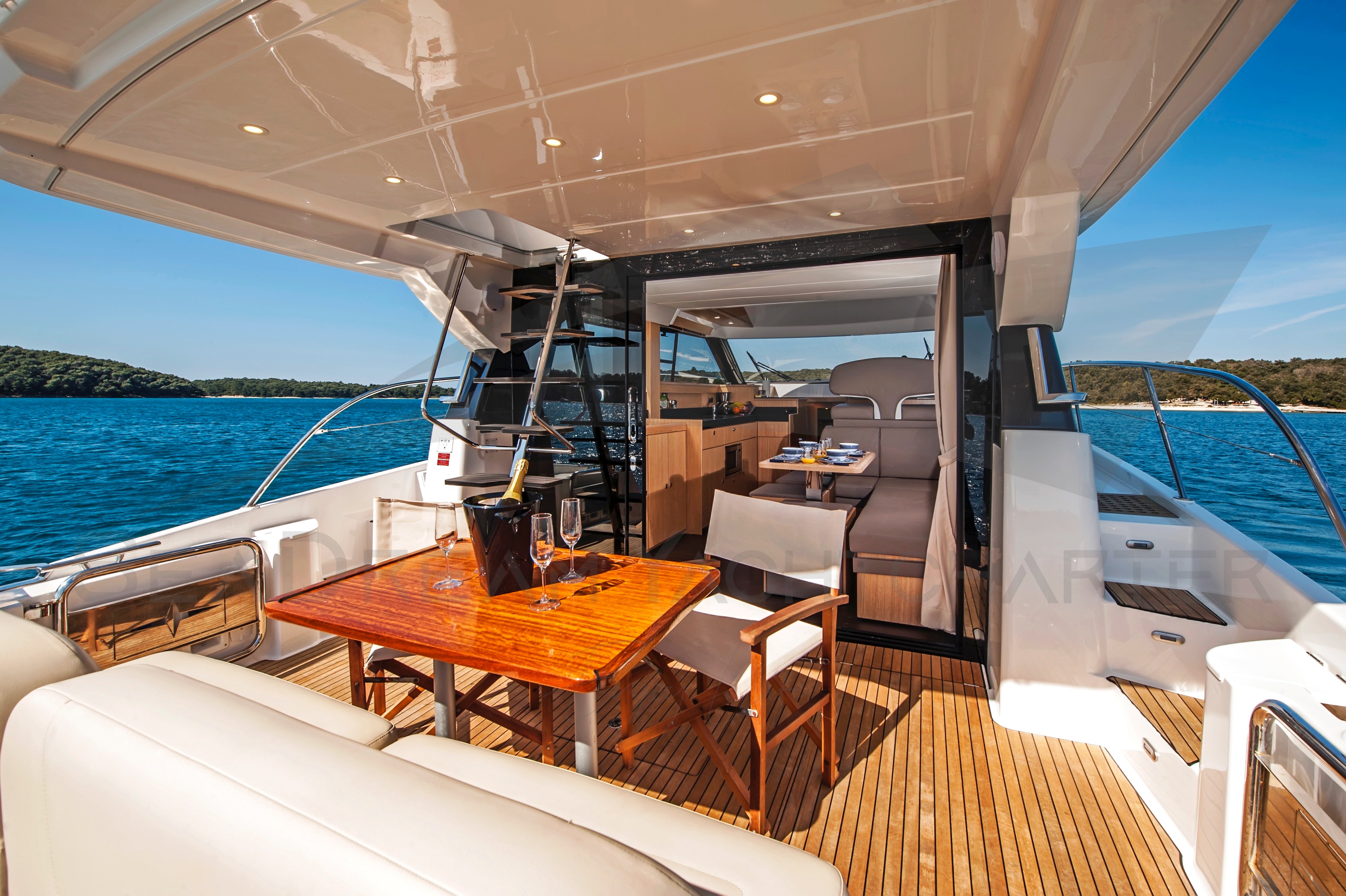 SUNSHINE - Motor Yacht in Bibinje