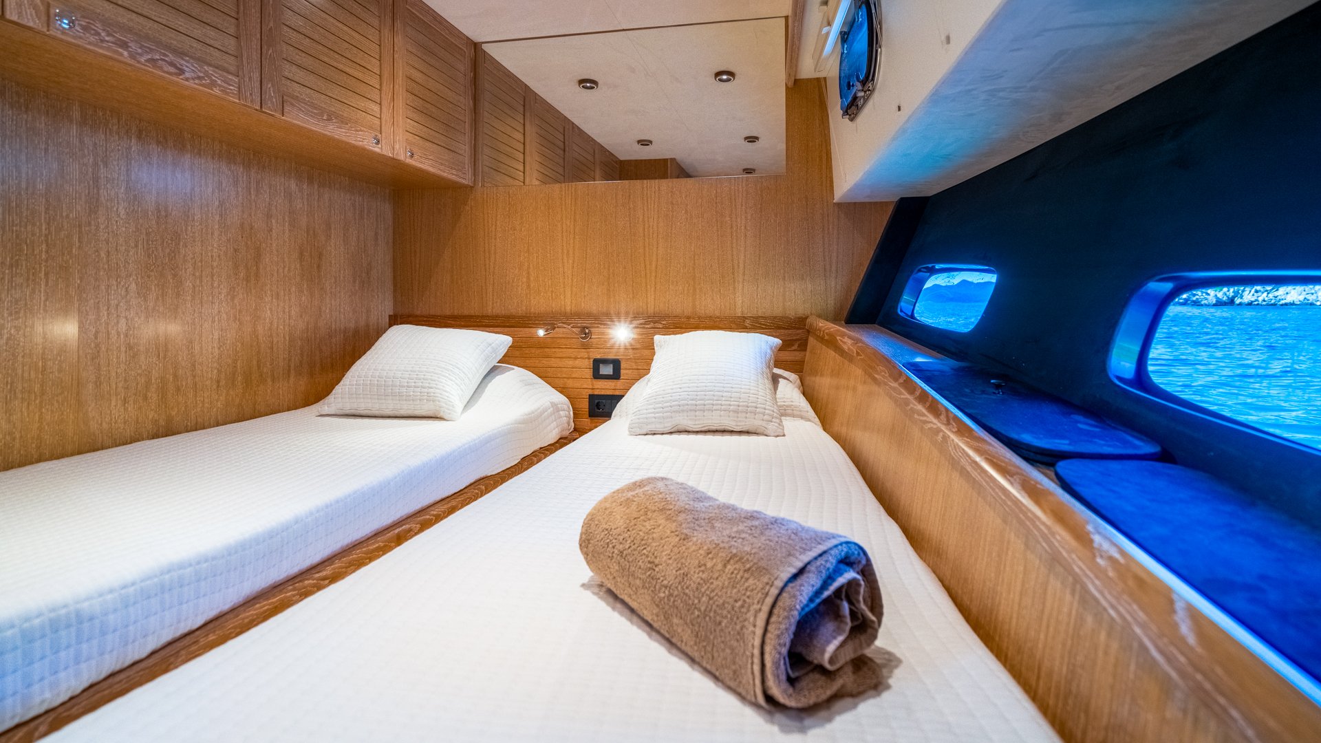 Cloud 9 - Motor Yacht in Komolac