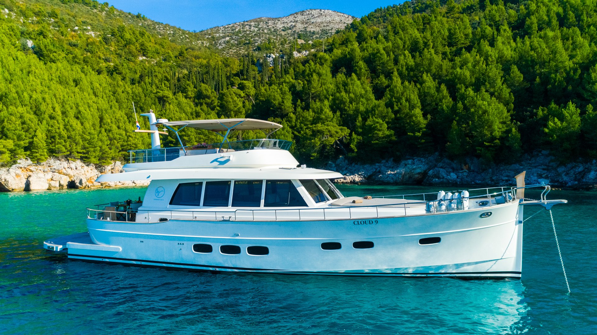 Cloud 9 - Motor Yacht in Komolac