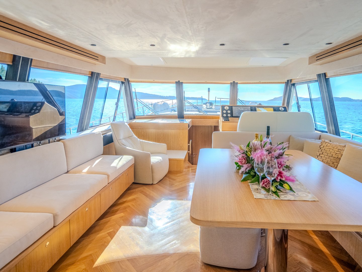 Cloud 9 - Motor Yacht in Komolac