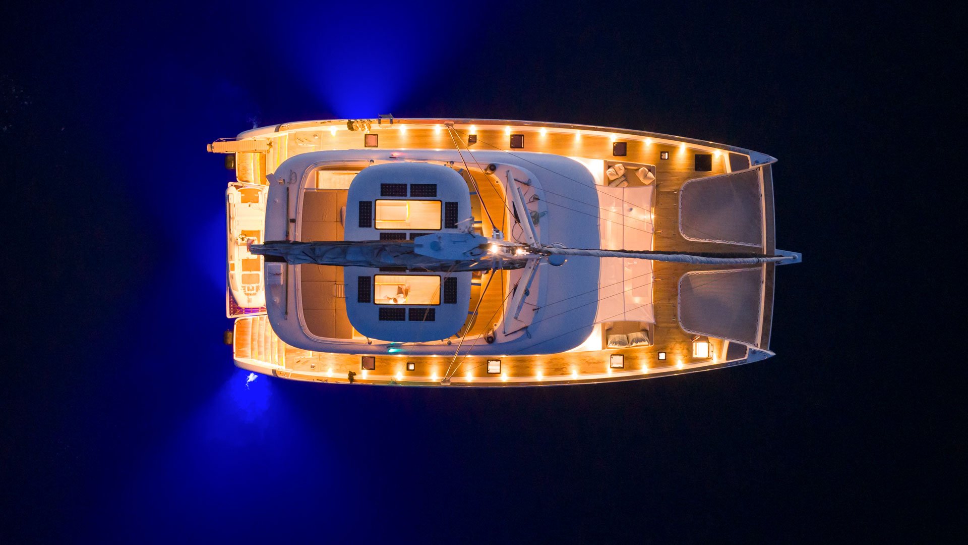 Honeybird - Catamaran in Šibenik