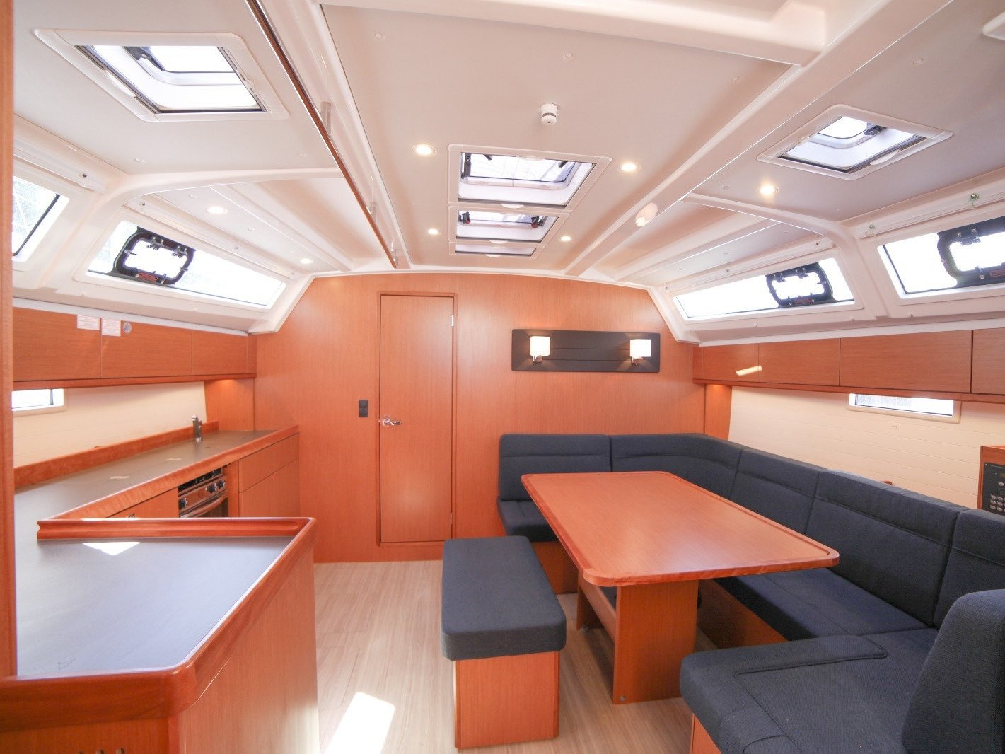 Sail Monde - Yelkenli içinde Karagözler