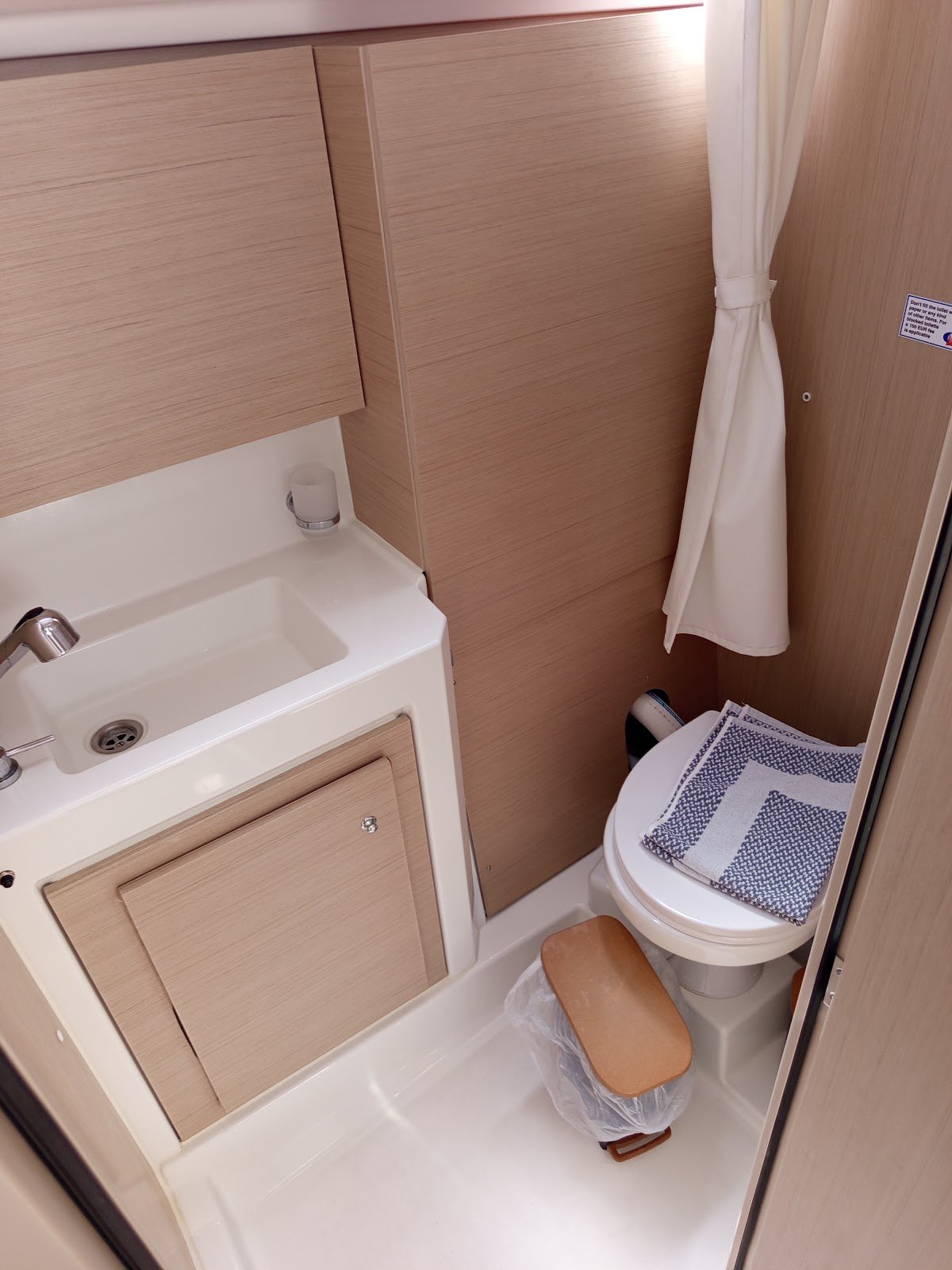 AVRA - Yelkenli içinde Lefkada