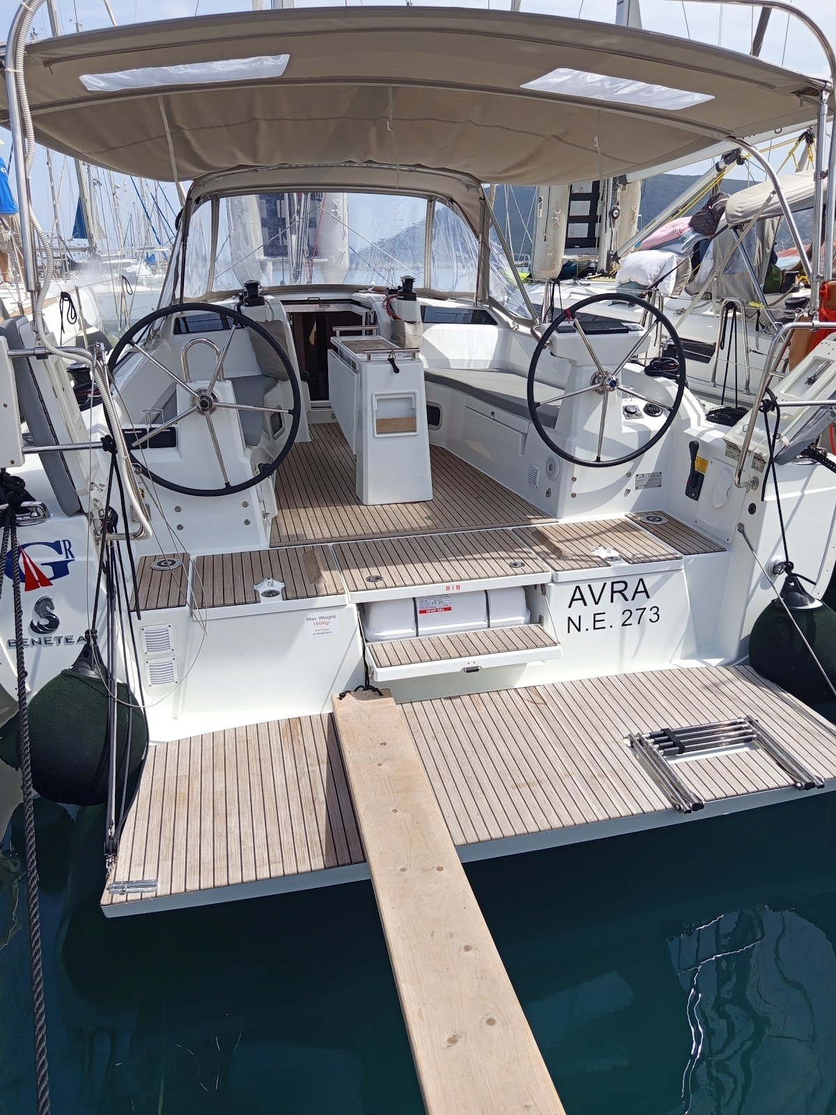 AVRA - Yelkenli içinde Lefkada