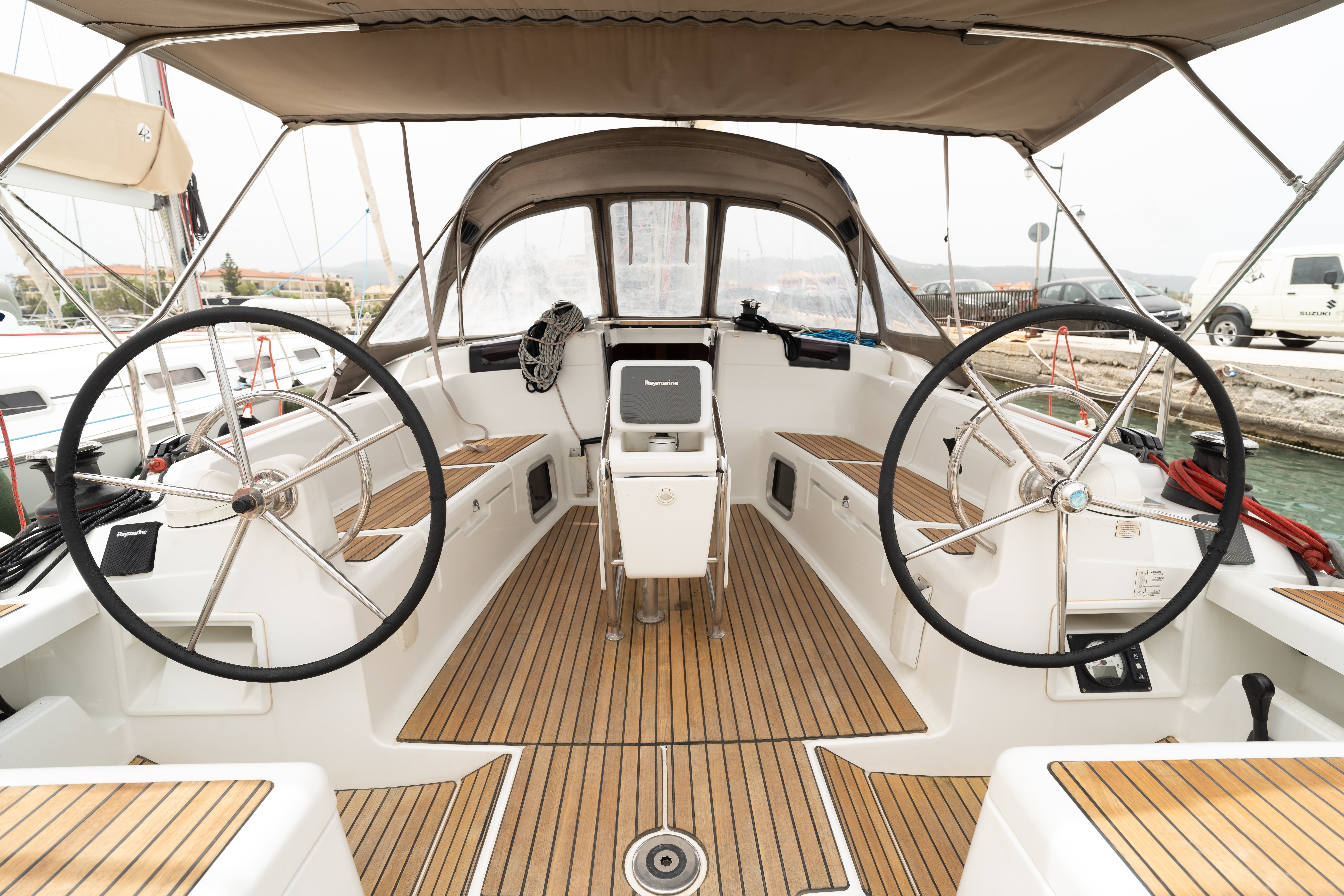 ORESTIS - Yelkenli içinde Lefkada