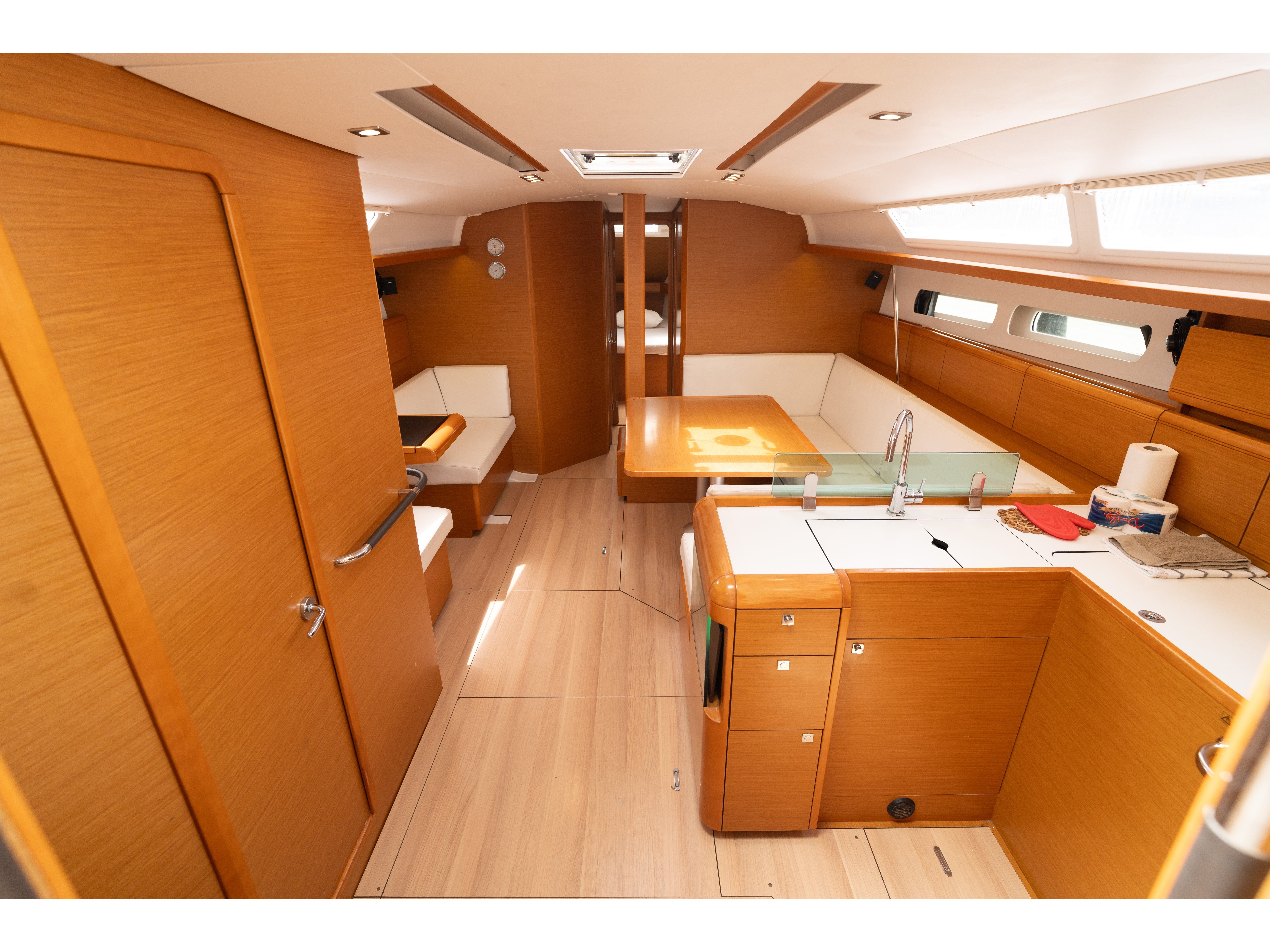 ORESTIS - Yelkenli içinde Lefkada