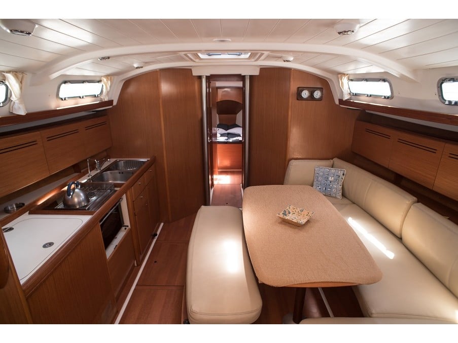 GEORGE'S - Yelkenli içinde Lefkada