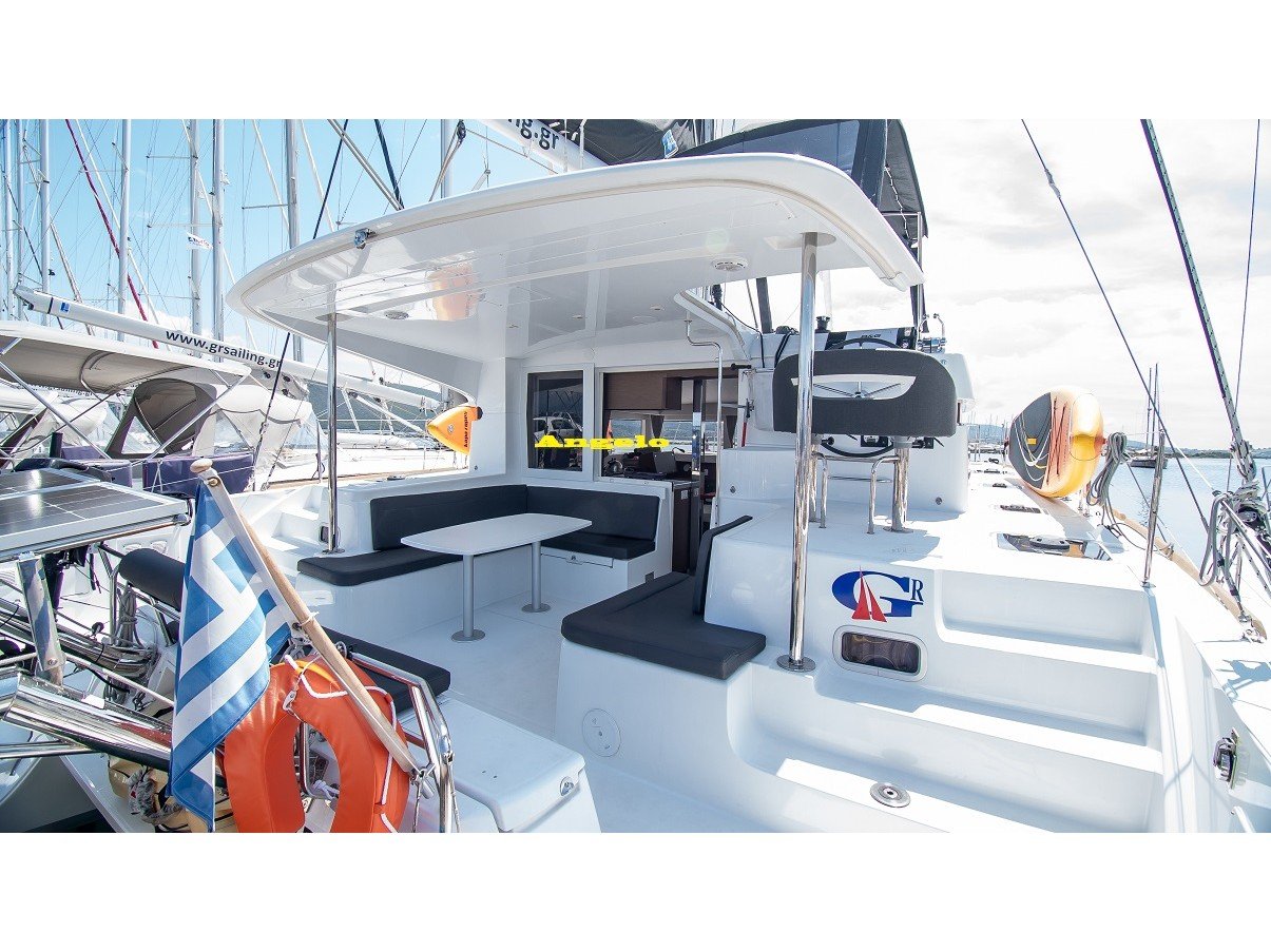 ANGELO - Katamaran içinde Lefkada