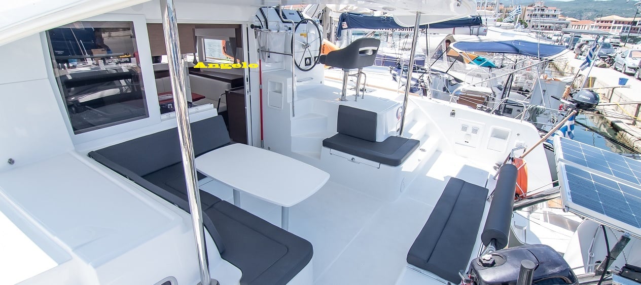 ANGELO - Katamaran içinde Lefkada