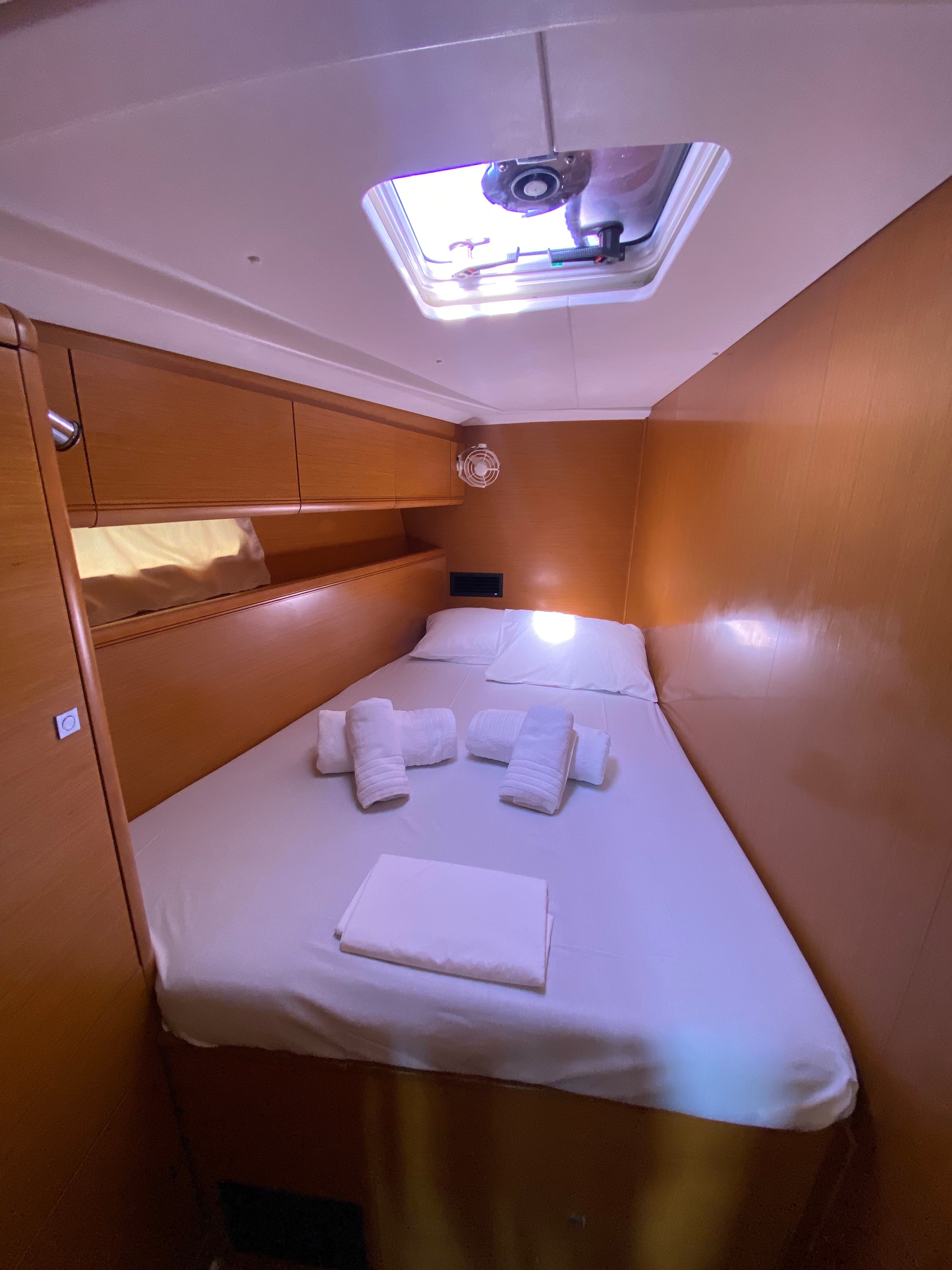 Christianna 12 - Yelkenli içinde Alimos