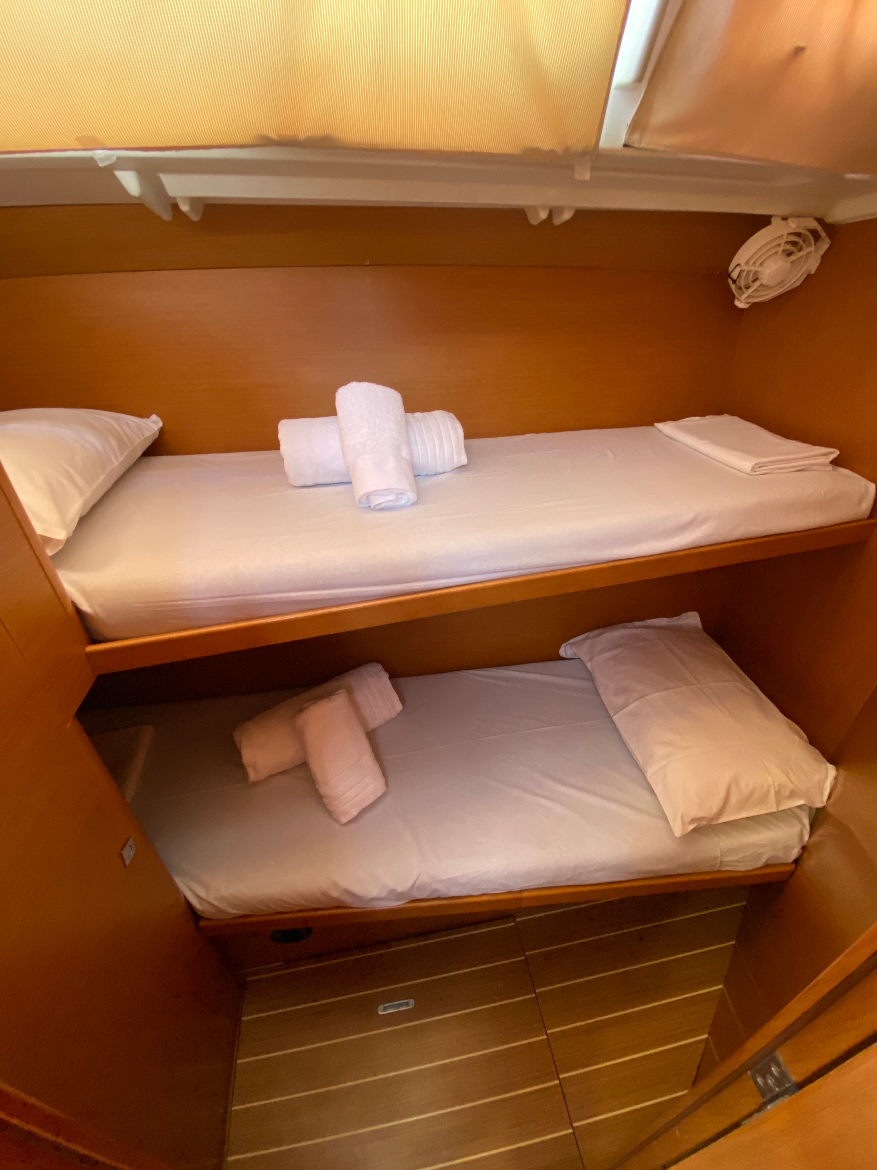 Christianna 12 - Yelkenli içinde Alimos