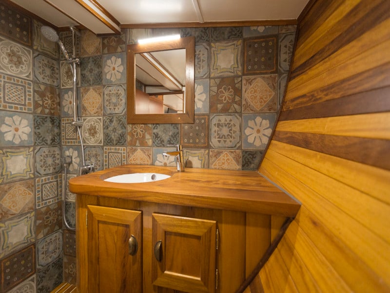 Cosmos - Gulet in Alimos