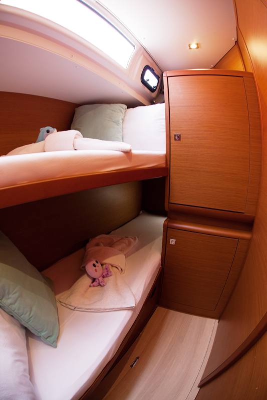 MAYFLOWER - Sailboat in Mpenitses