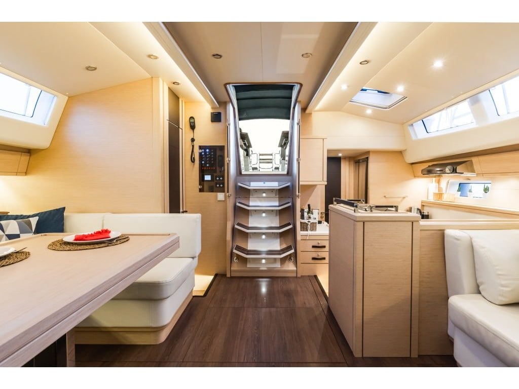 LIFE TIME - Sailboat in Alimos