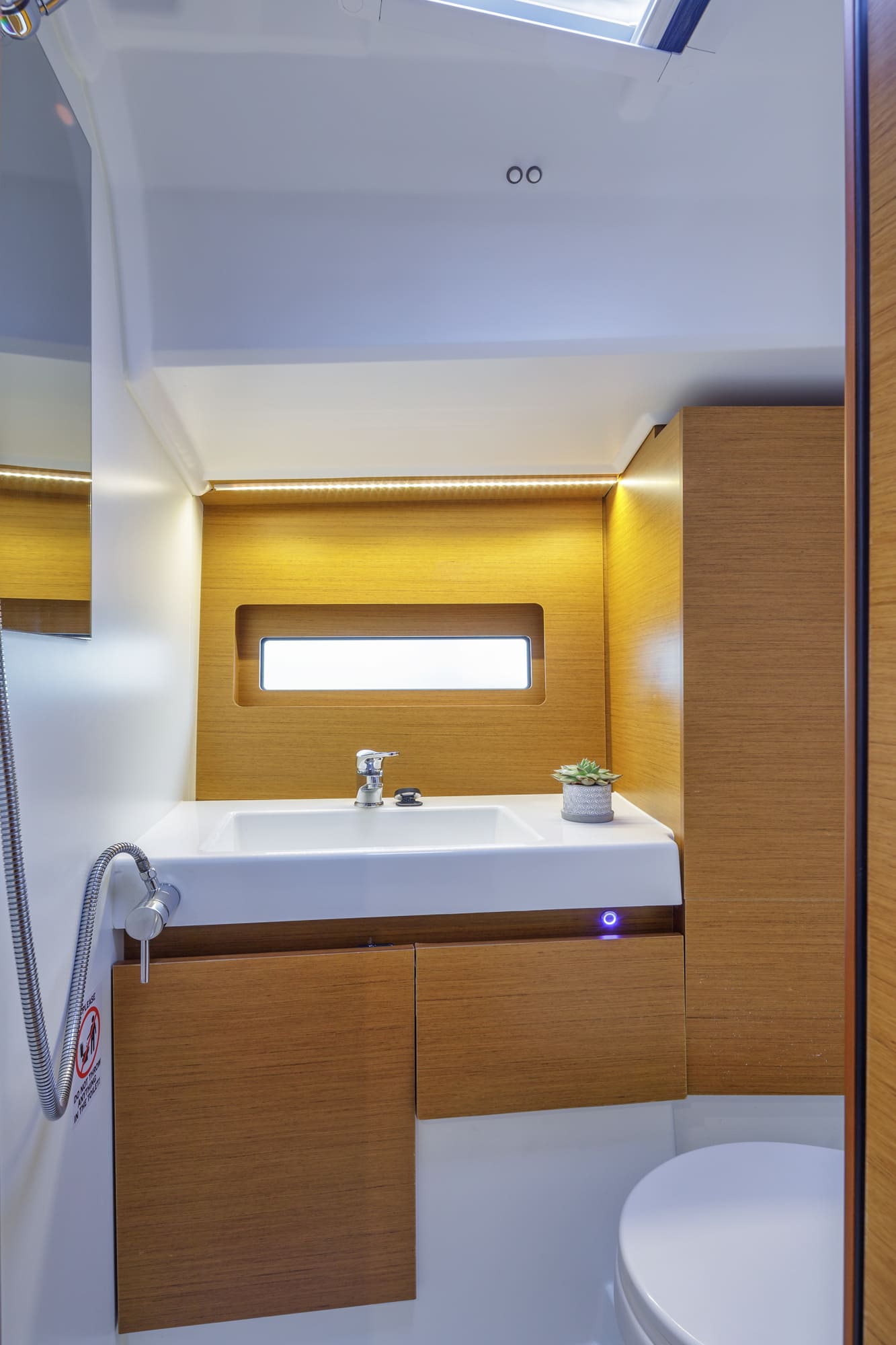 DISCOVERY BLUE - Sailboat in Nea Peramos