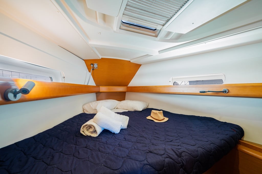 AMERSA - Sailboat in Lavrio