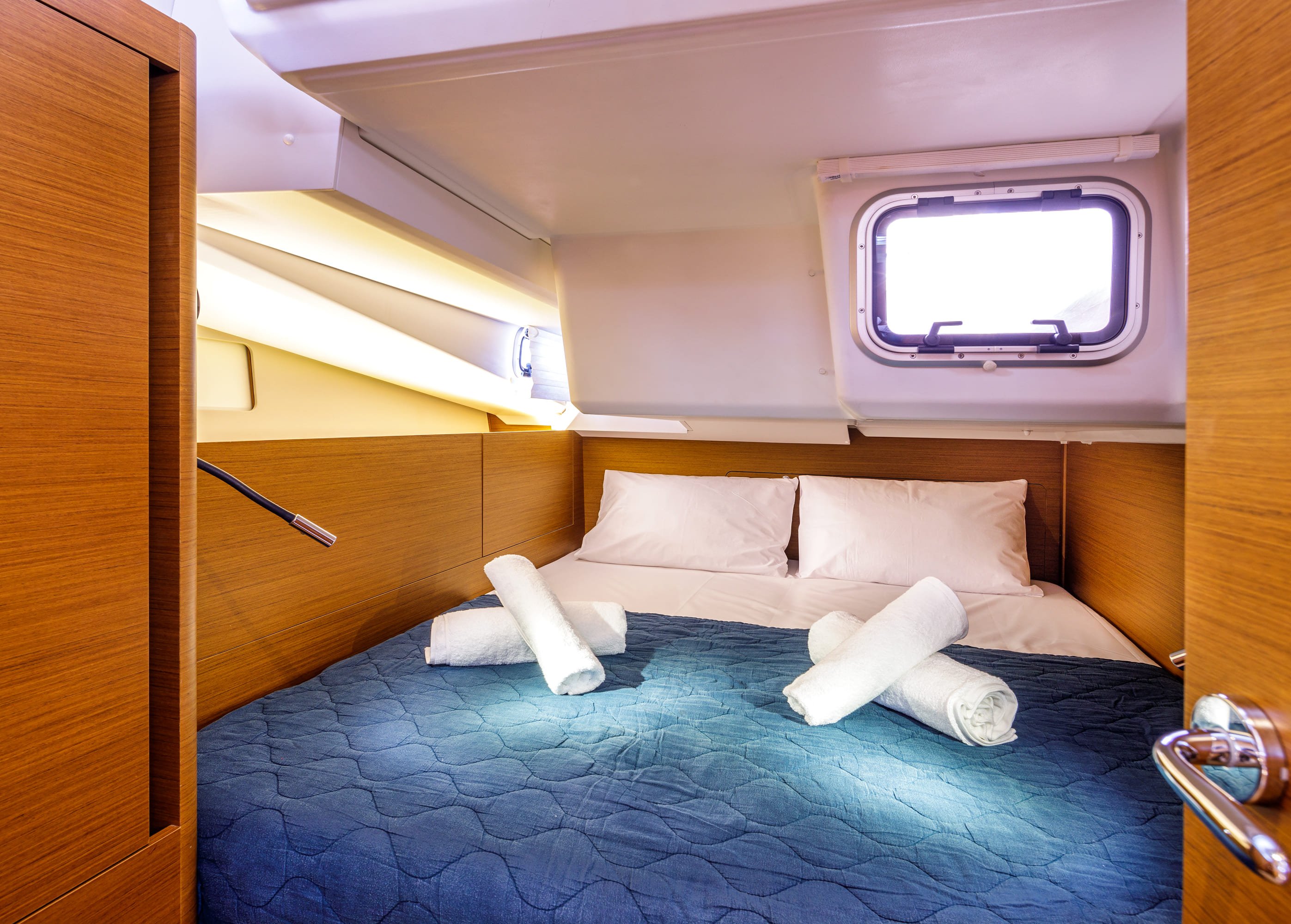 CRANE - Sailboat in Mpenitses