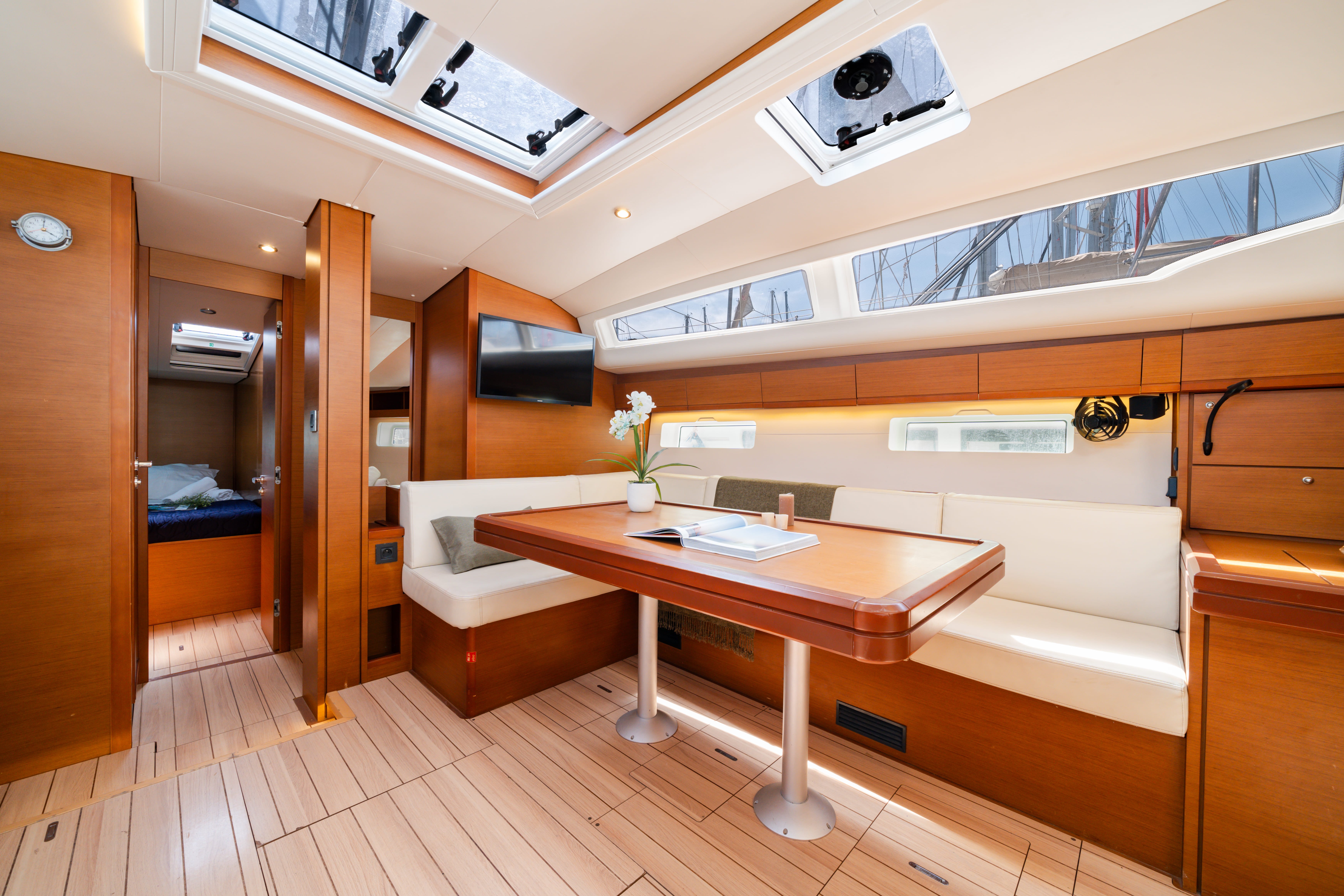 CELENA IV - Sailboat in Mpenitses