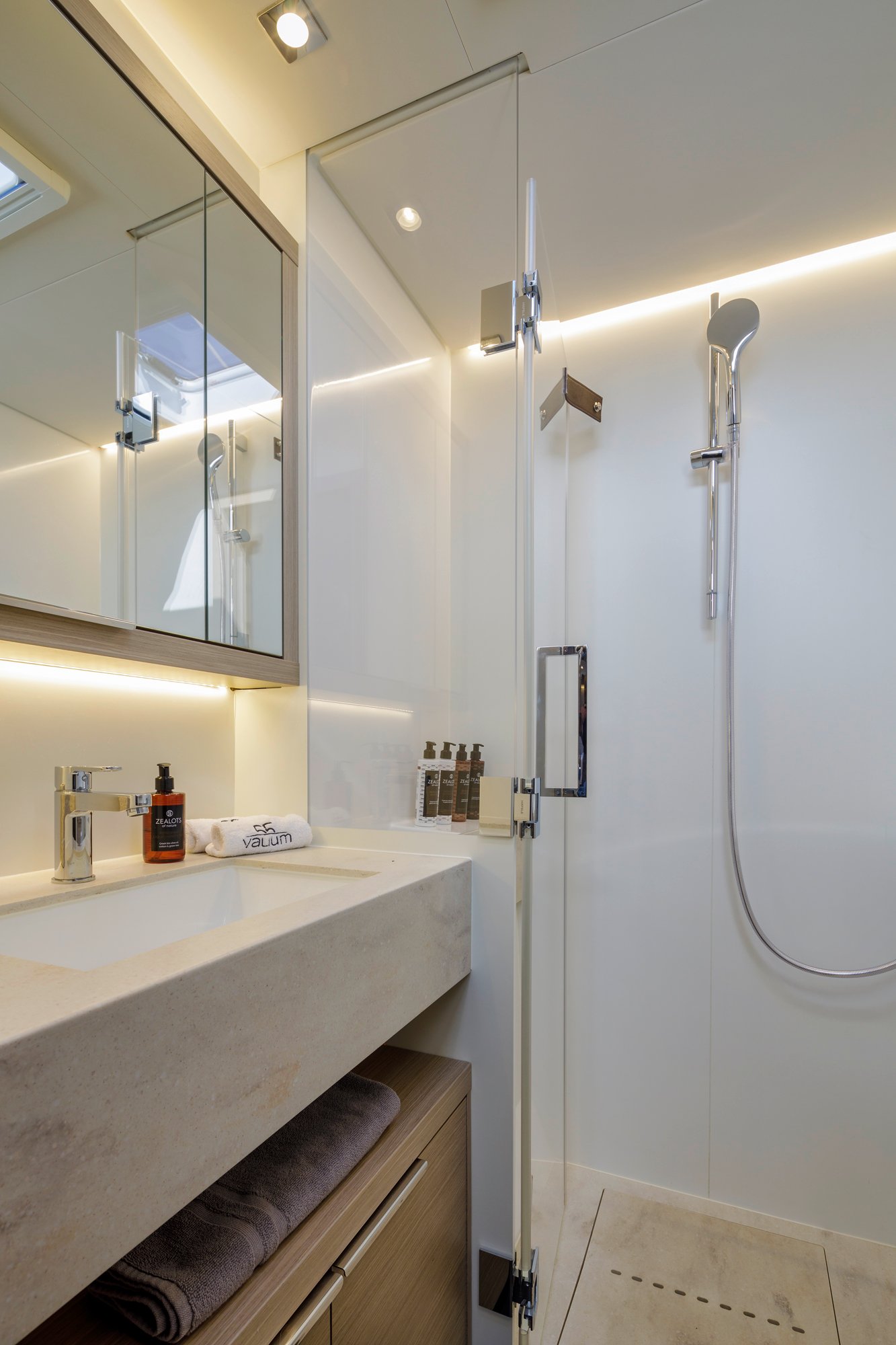 VALIUM 55 - Catamaran in Nea Peramos