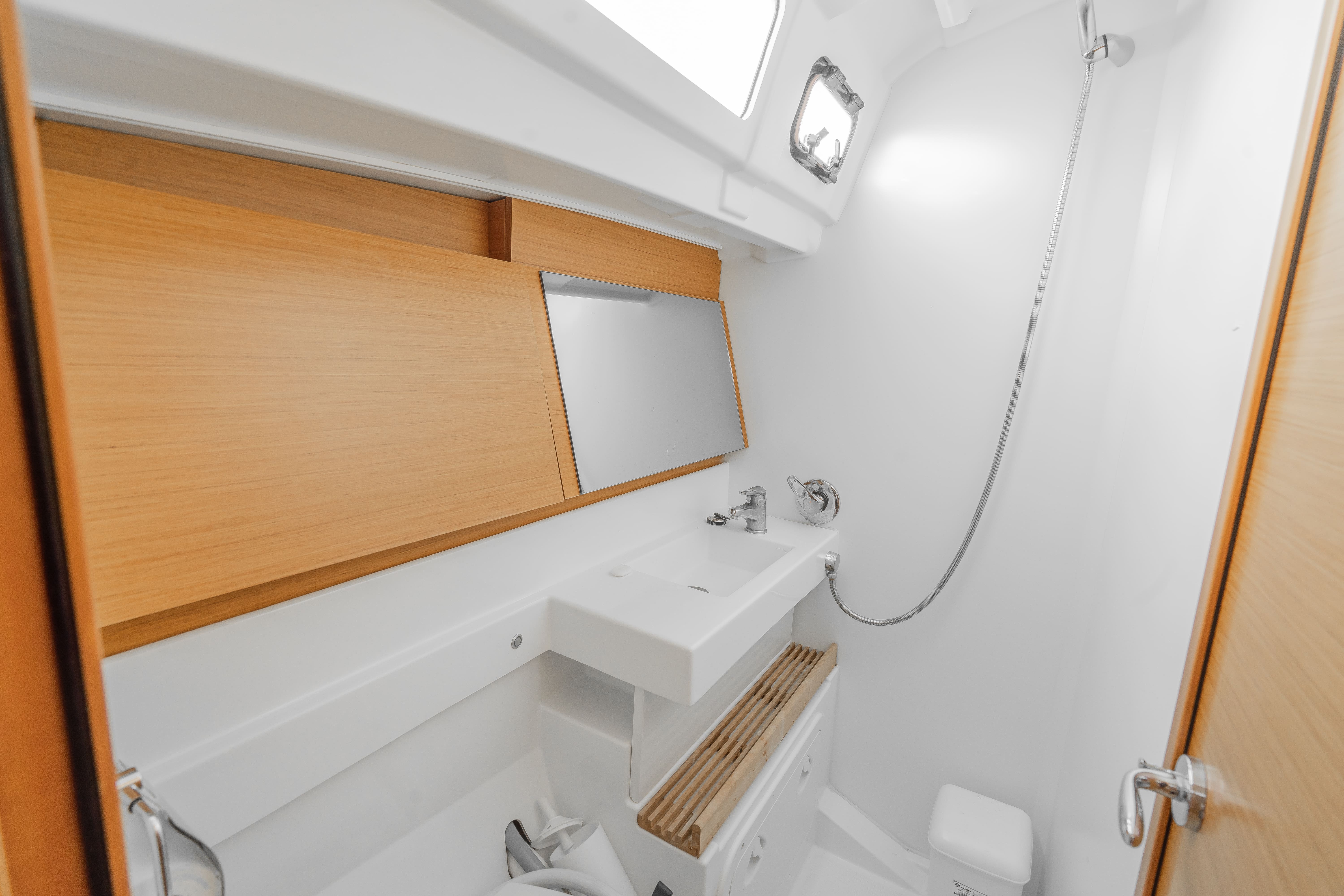 SEA SAFARI - Sailboat in Kallithea