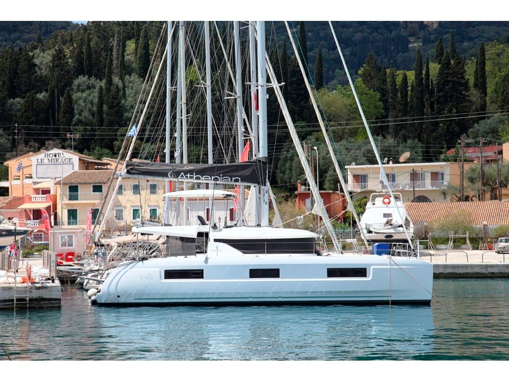 IRIS - Catamaran in Mpenitses